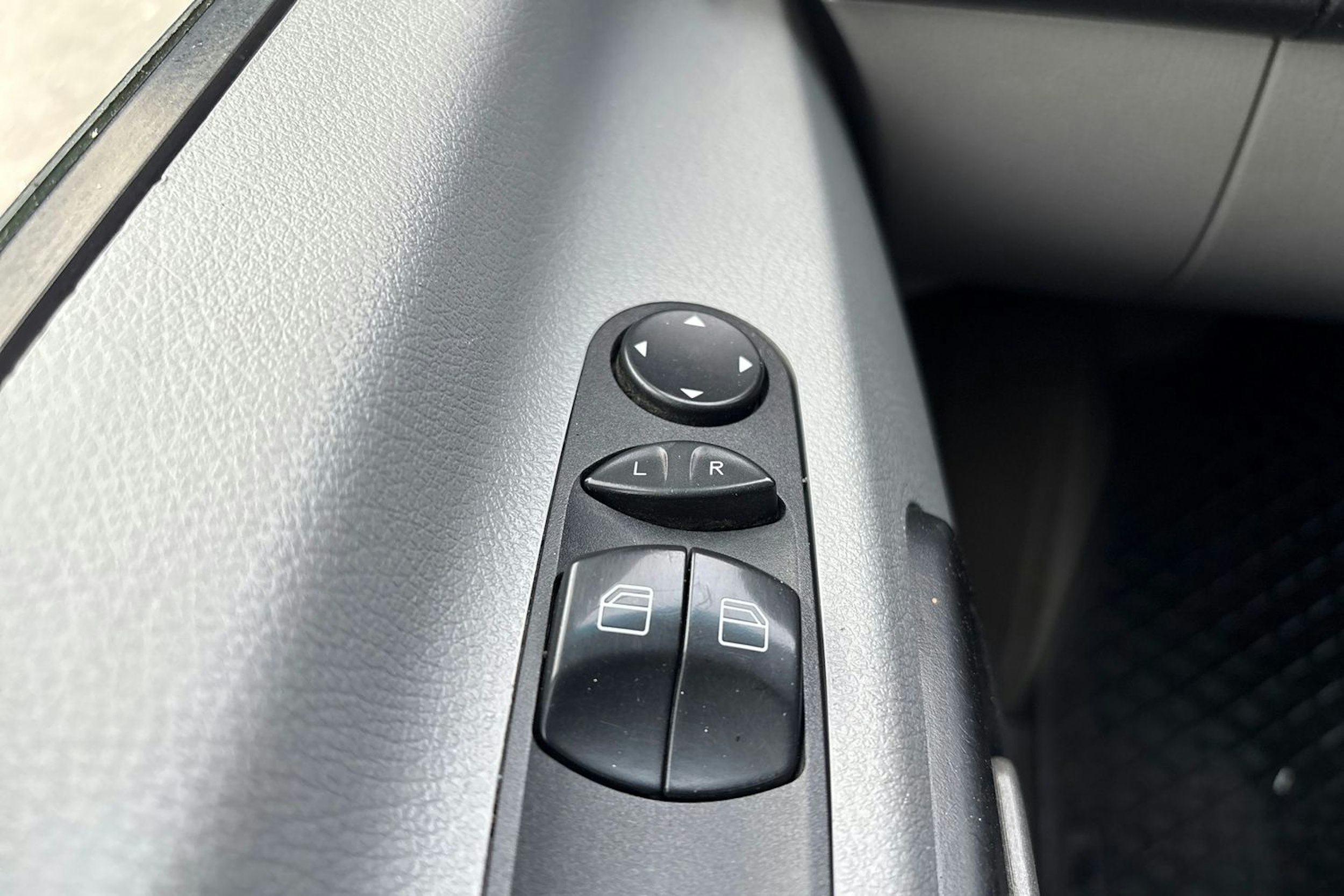 valkoinen Mercedes-Benz Sprinter 2016 kuva 17.