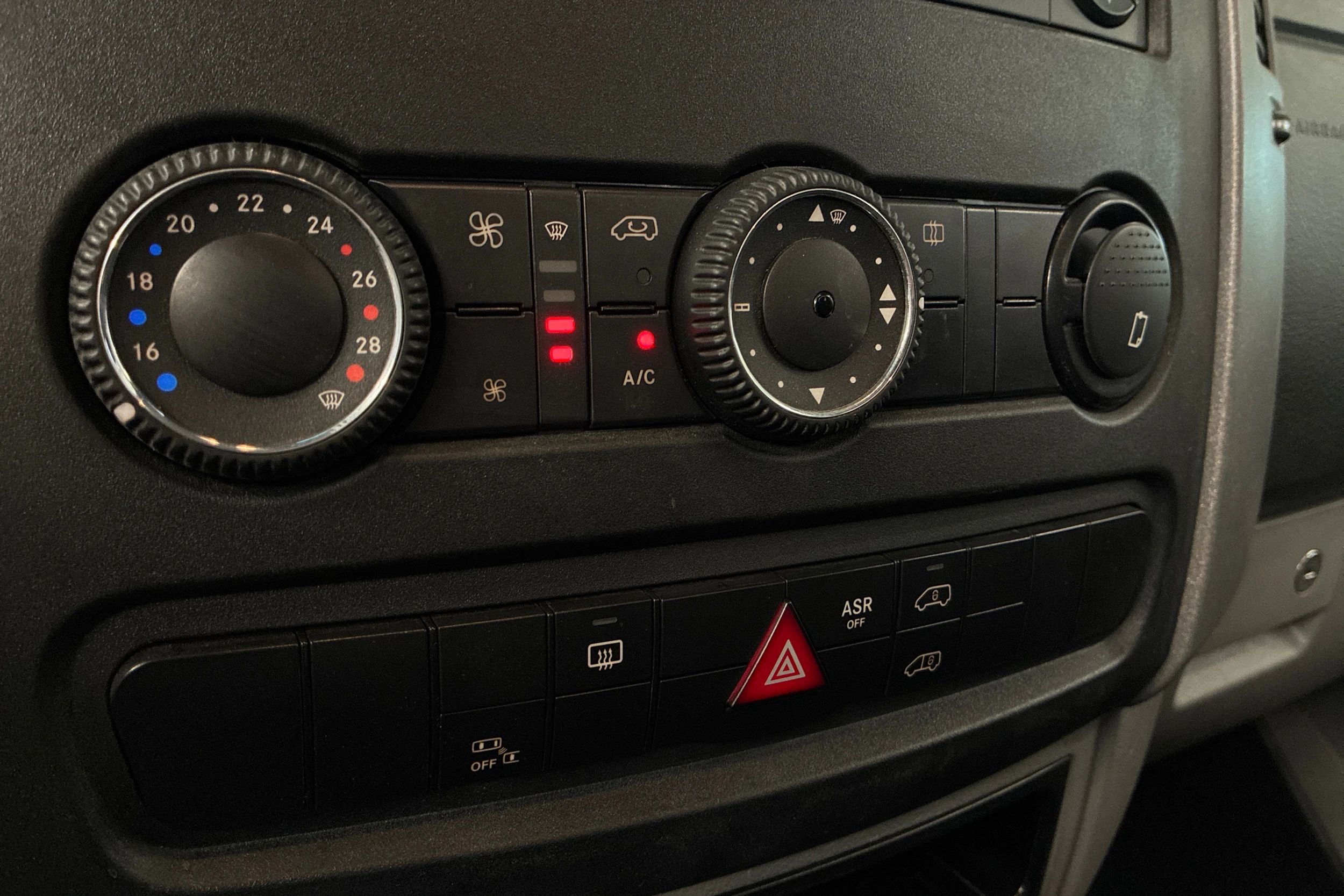 musta Mercedes-Benz Sprinter 2016 kuva 12.