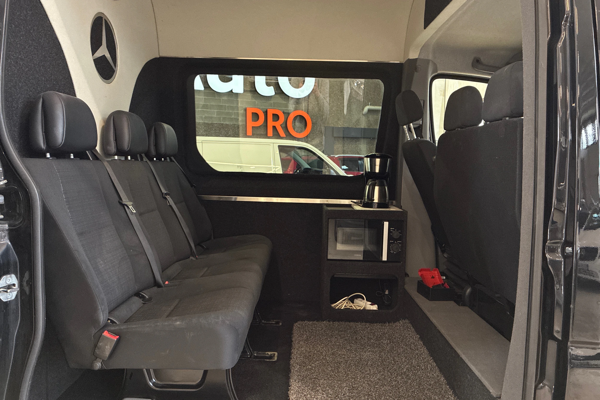 musta Mercedes-Benz Sprinter 2016 kuva 13.