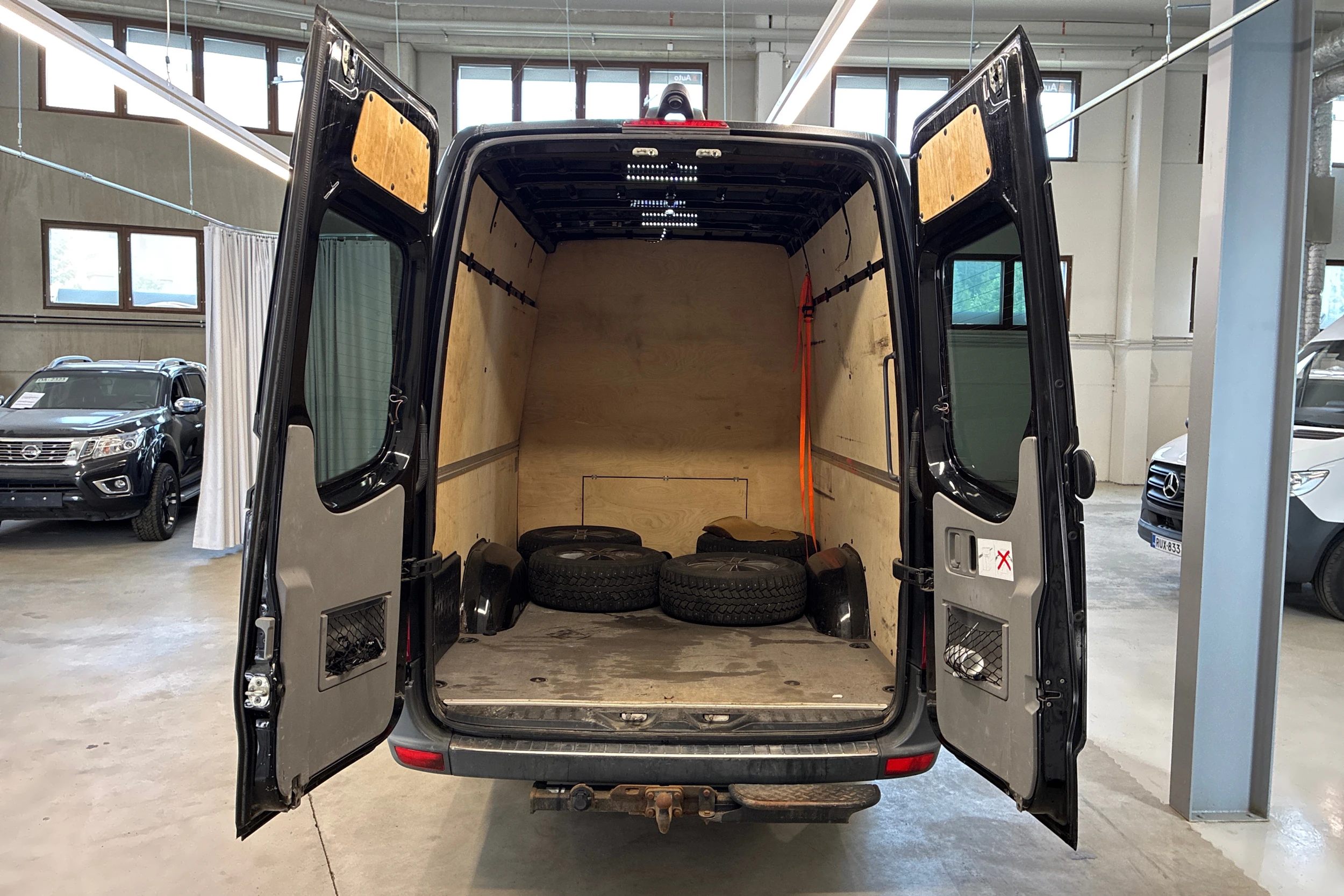musta Mercedes-Benz Sprinter 2016 kuva 15.