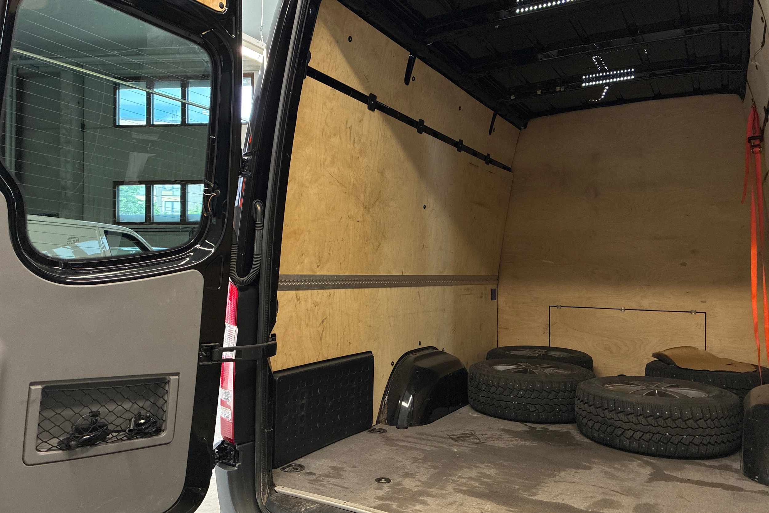 musta Mercedes-Benz Sprinter 2016 kuva 16.