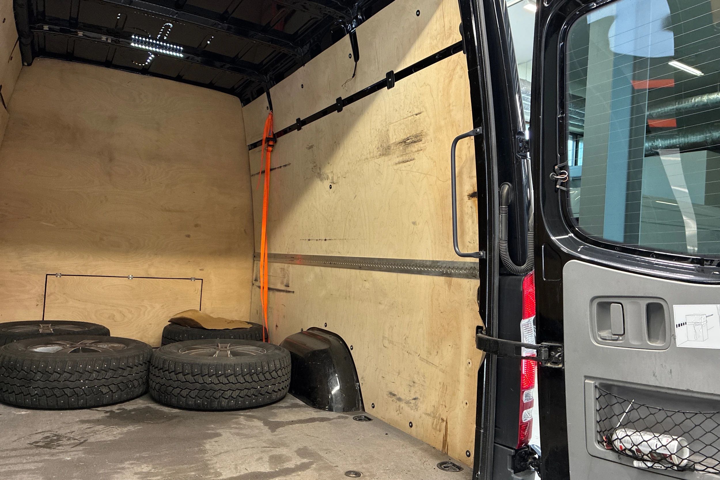 musta Mercedes-Benz Sprinter 2016 kuva 17.
