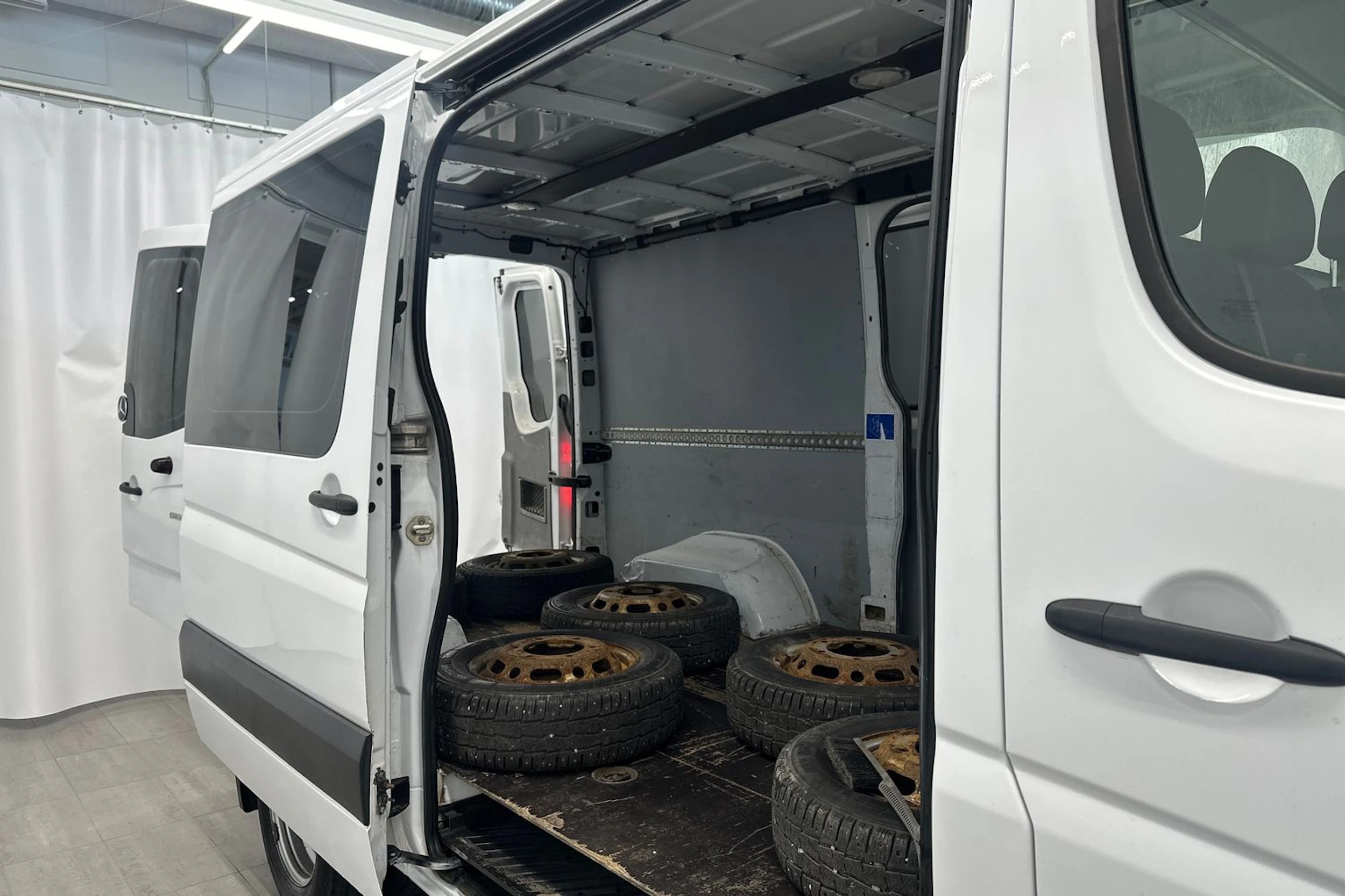 valkoinen Mercedes-Benz Sprinter 2016 kuva 12.