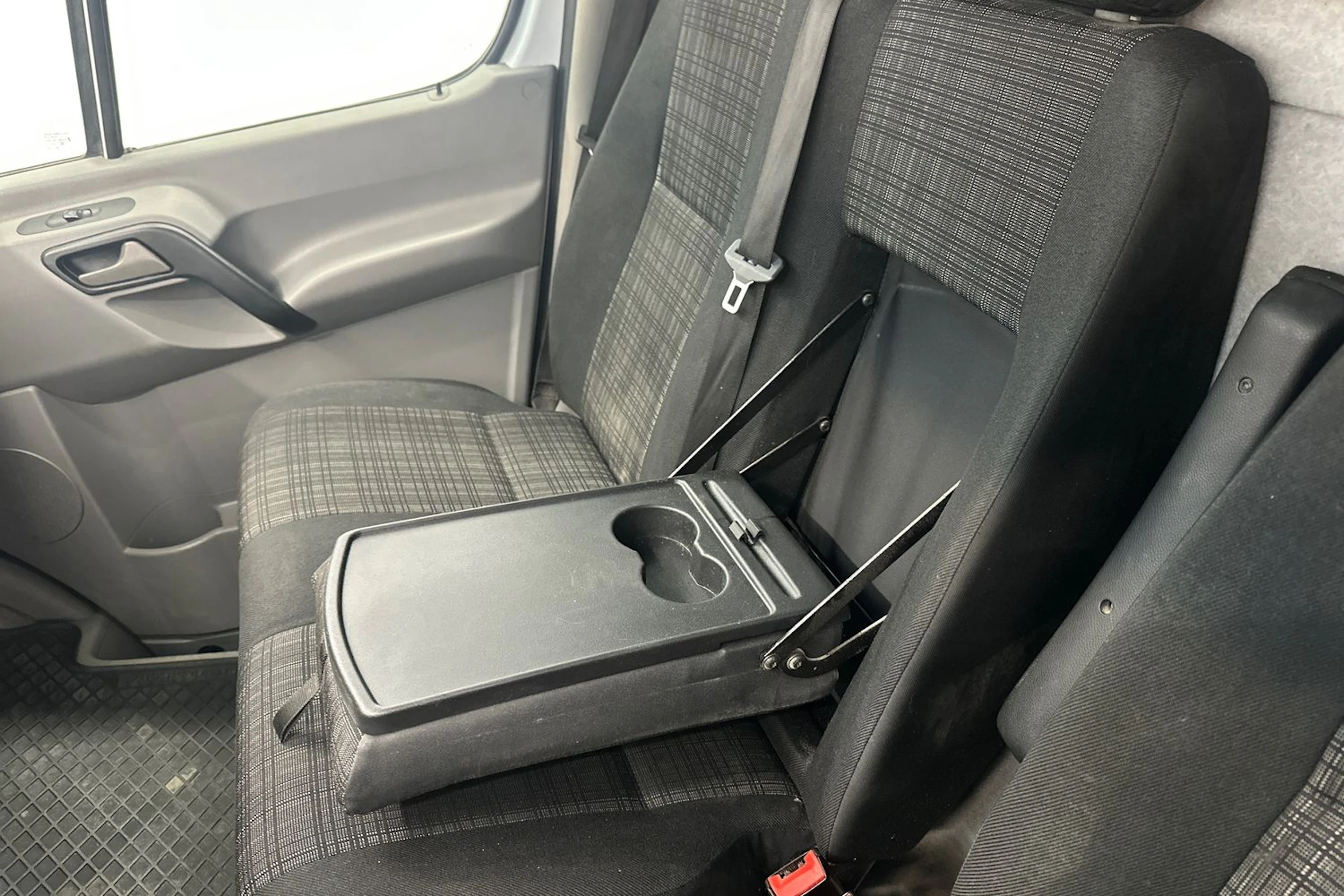 valkoinen Mercedes-Benz Sprinter 2016 kuva 19.