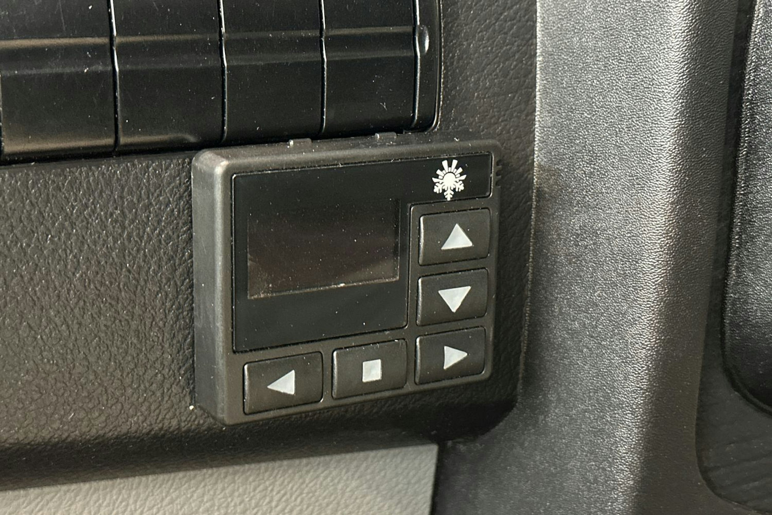 valkoinen Mercedes-Benz Sprinter 2016 kuva 14.