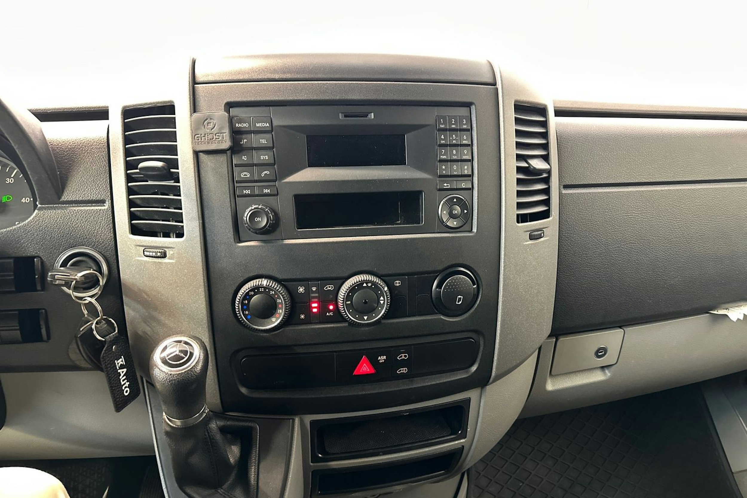 valkoinen Mercedes-Benz Sprinter 2016 kuva 16.