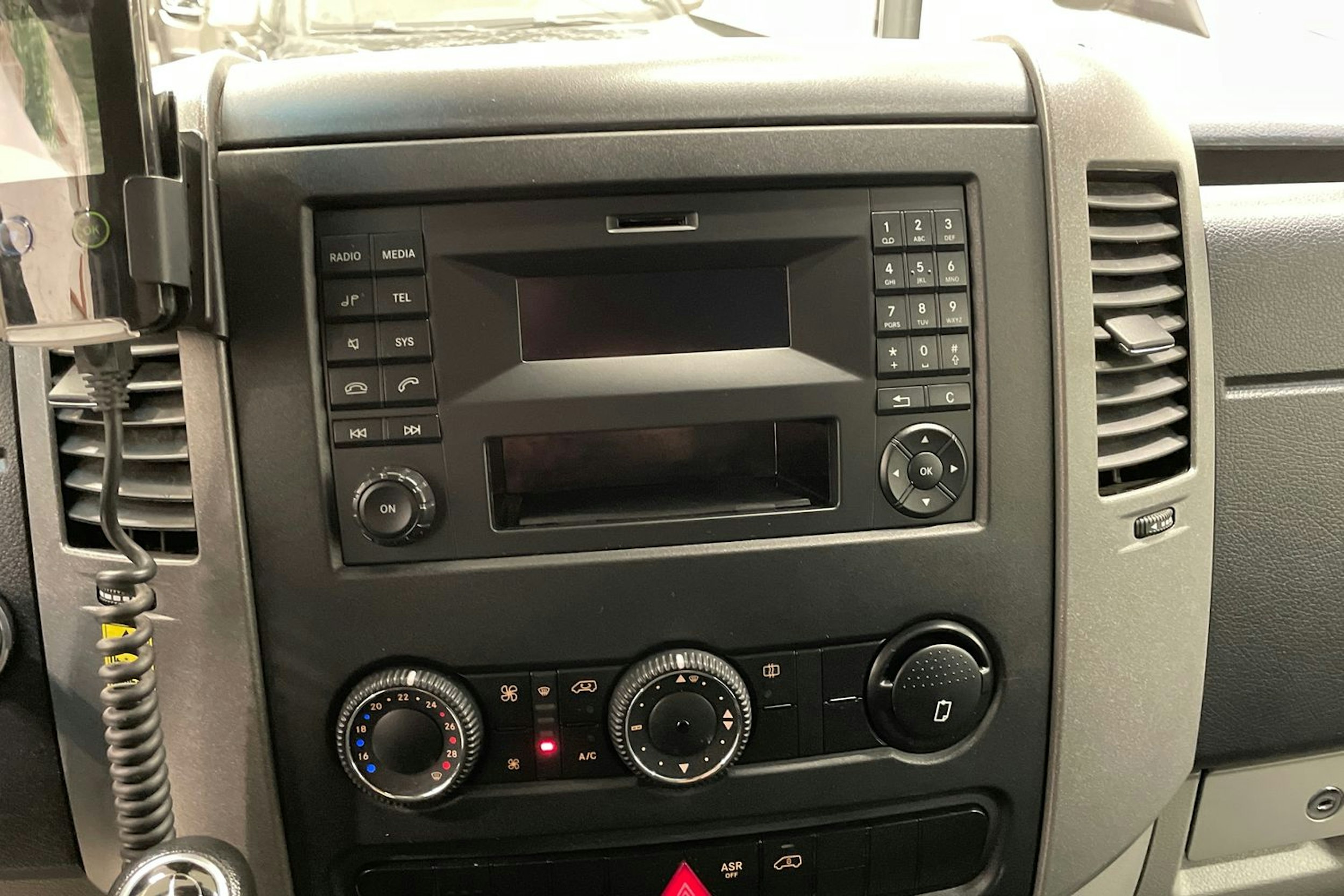 valkoinen Mercedes-Benz Sprinter 2016 kuva 19.