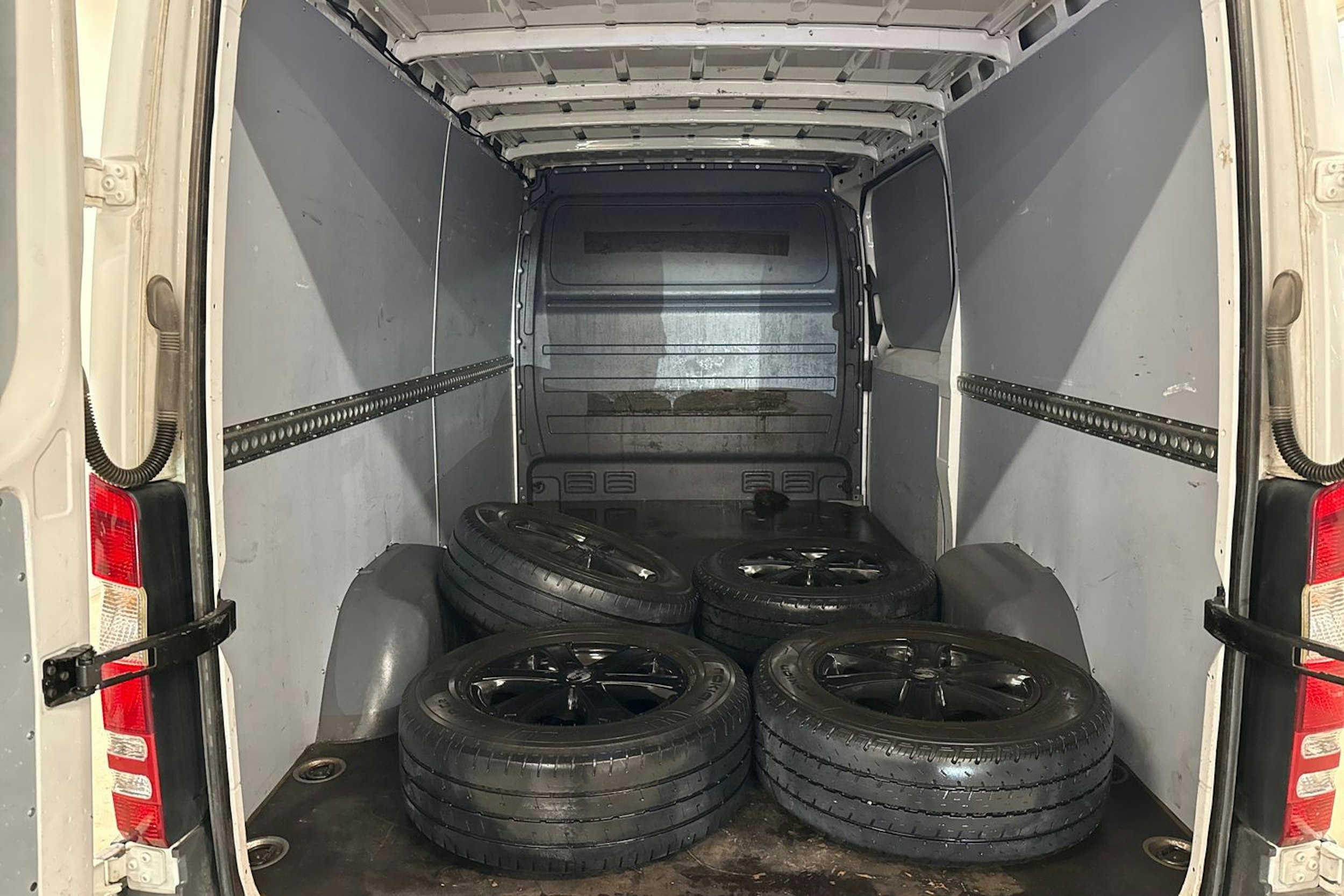 valkoinen Mercedes-Benz Sprinter 2017 kuva 11.