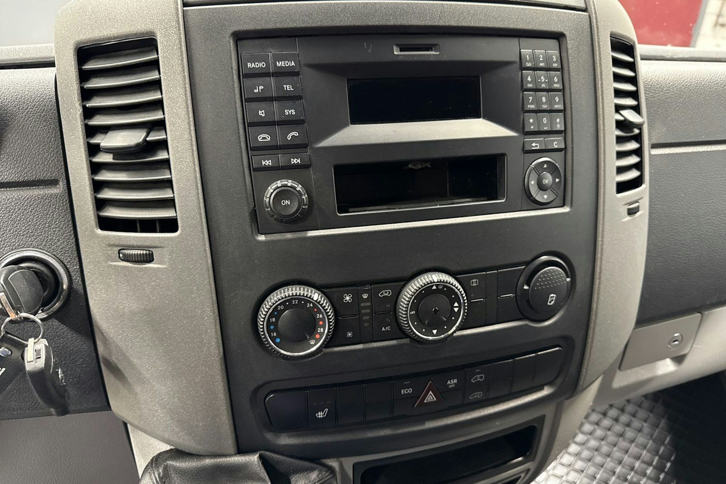 valkoinen Mercedes-Benz Sprinter 2017 kuva 12.