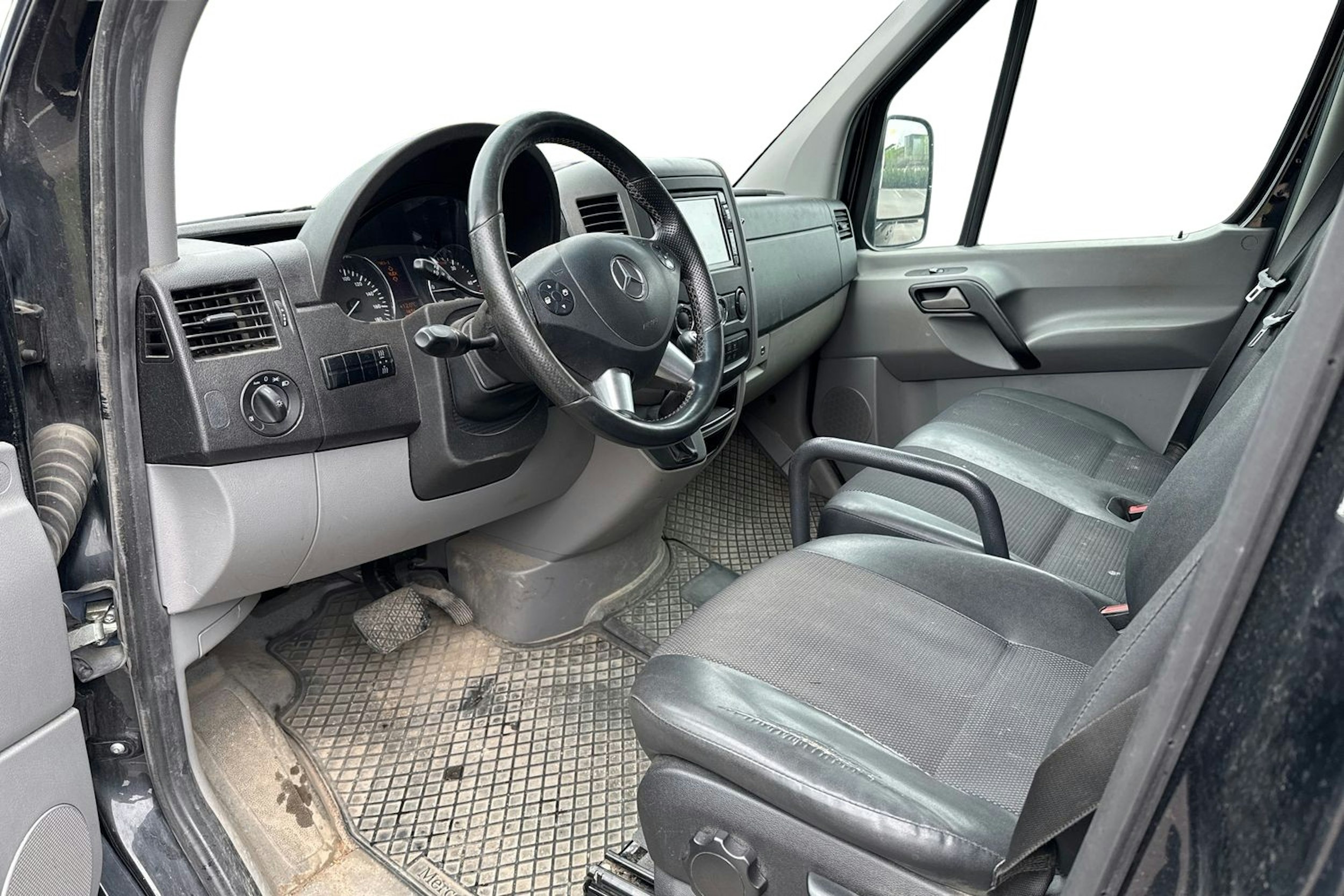 musta Mercedes-Benz Sprinter 2017 kuva 3.
