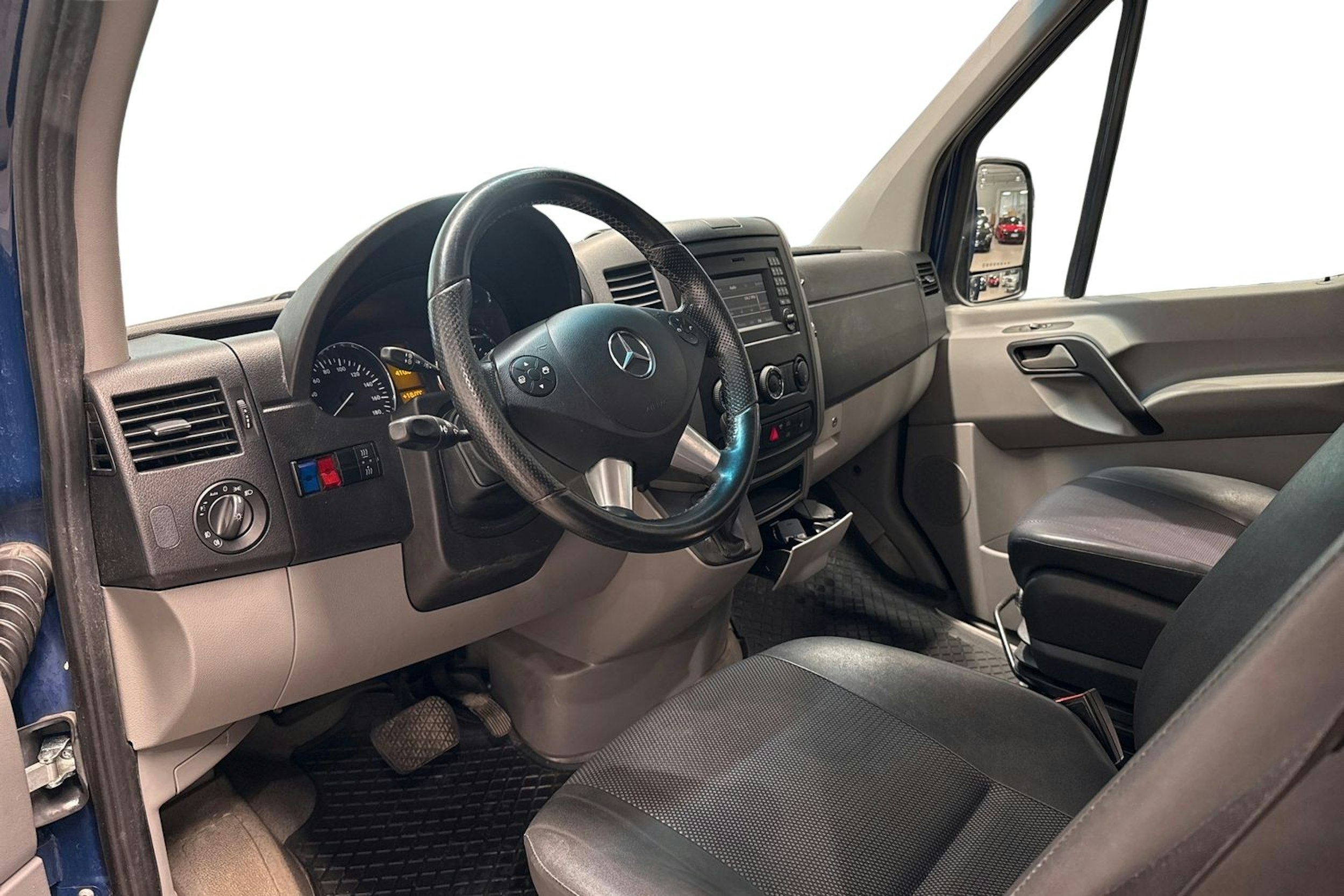 sininen Mercedes-Benz Sprinter 2017 kuva 7.