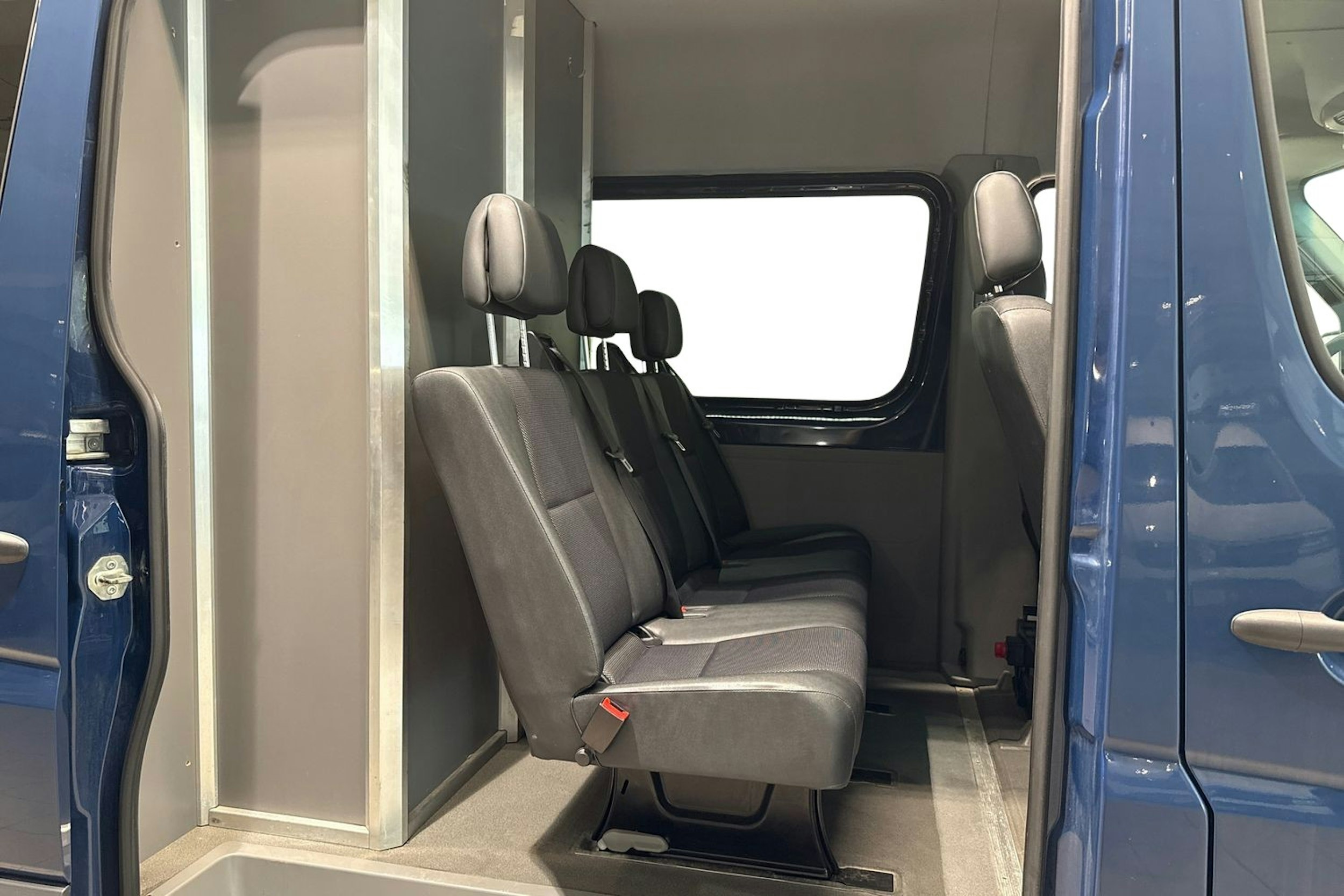 sininen Mercedes-Benz Sprinter 2017 kuva 10.