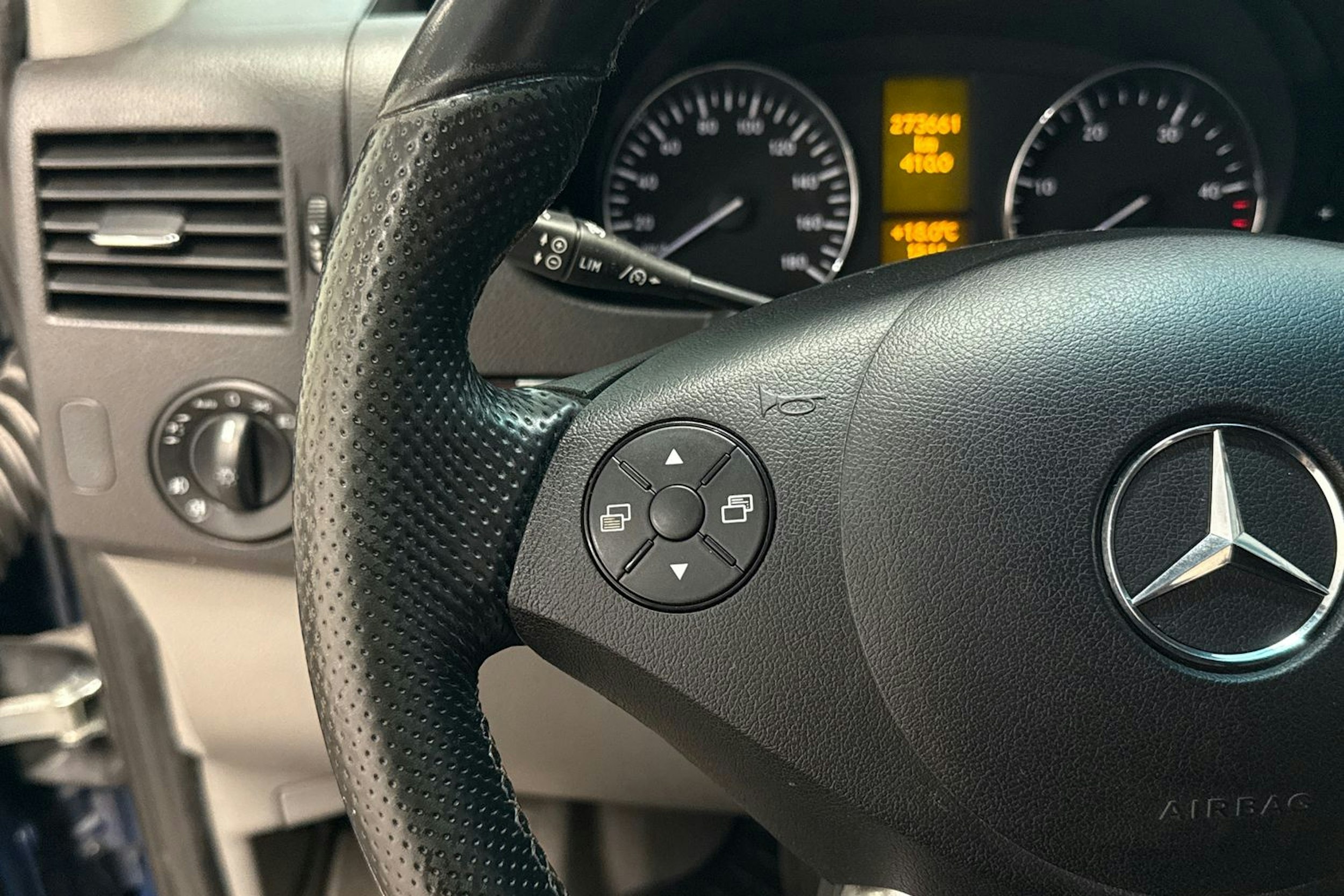 sininen Mercedes-Benz Sprinter 2017 kuva 15.