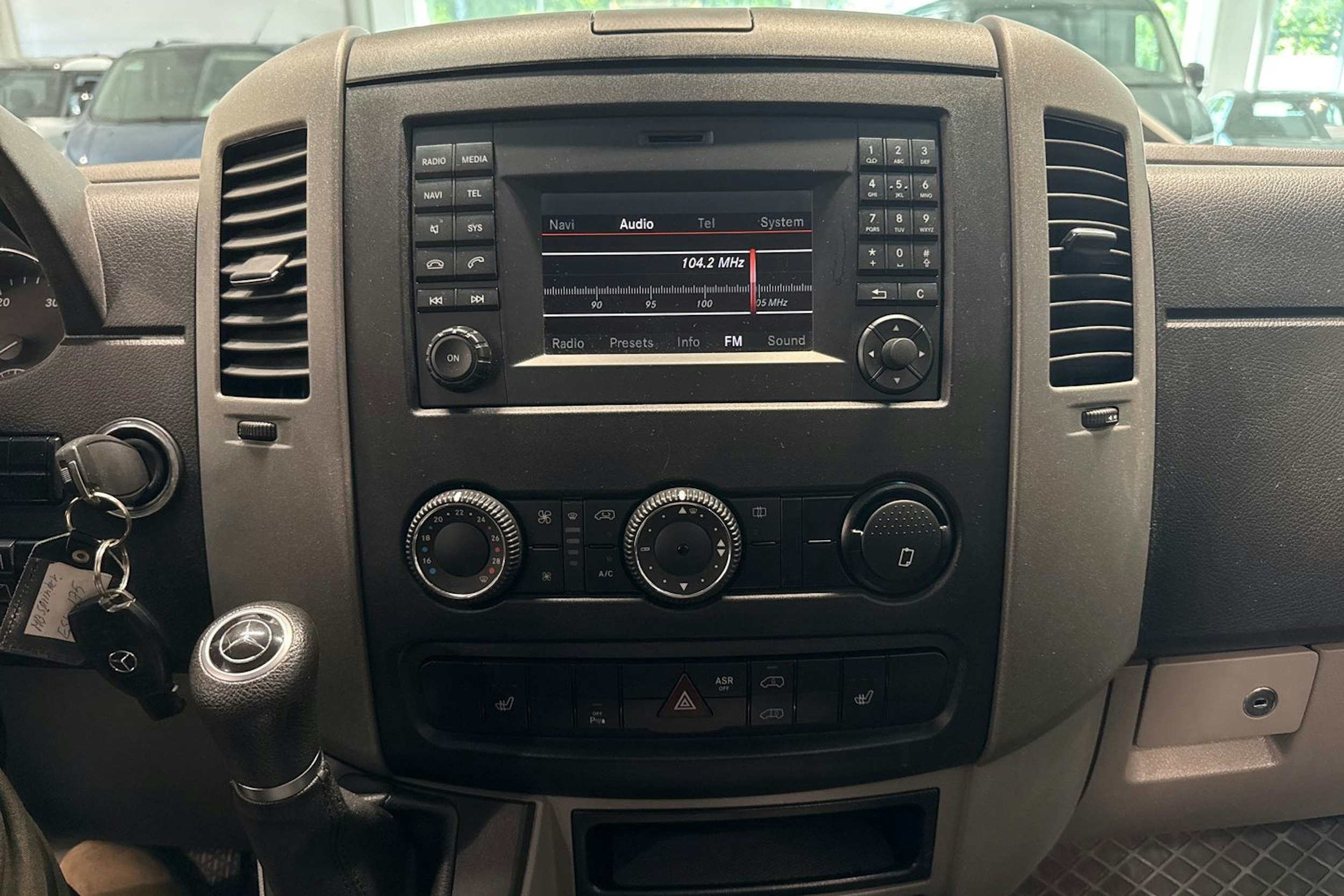 sininen Mercedes-Benz Sprinter 2017 kuva 18.