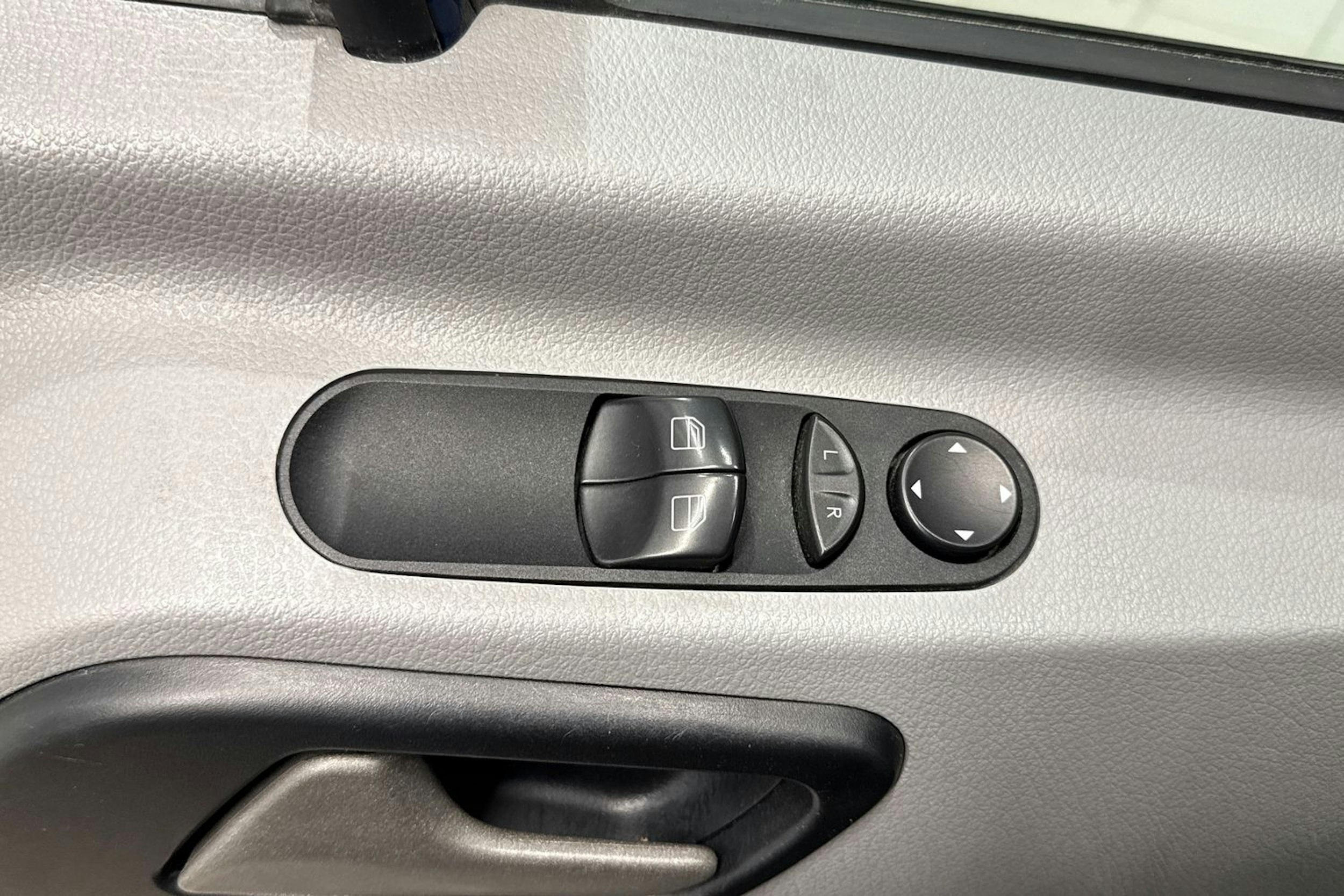 sininen Mercedes-Benz Sprinter 2017 kuva 23.