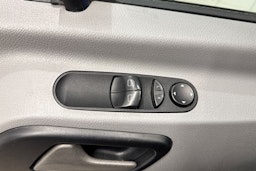 sininen Mercedes-Benz Sprinter 2017 kuva 23.