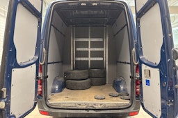 sininen Mercedes-Benz Sprinter 2017 kuva 24.