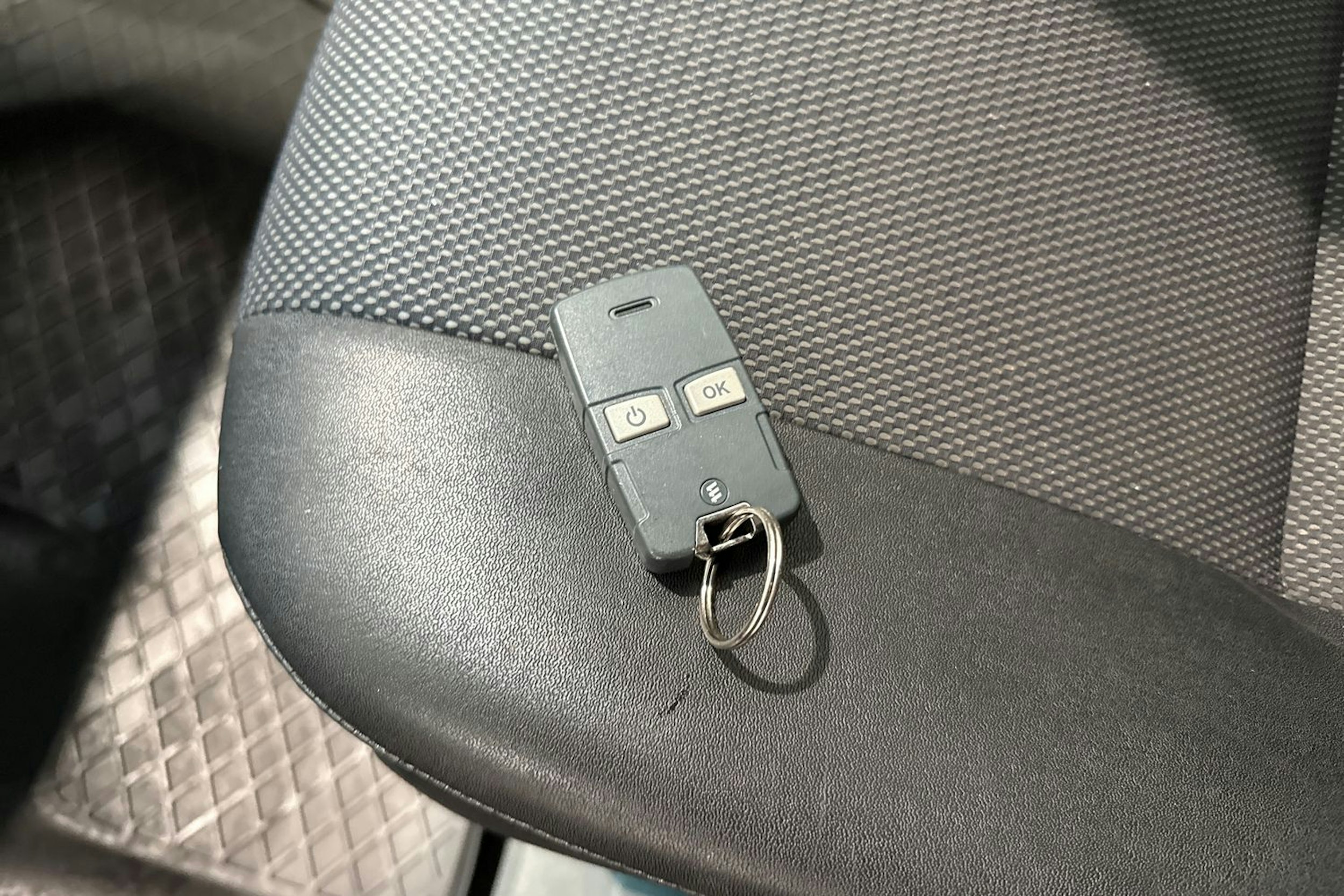 sininen Mercedes-Benz Sprinter 2017 kuva 27.