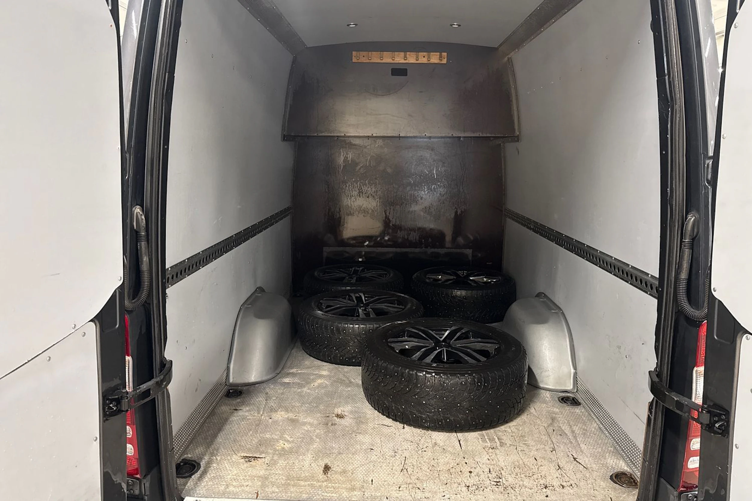 harmaa Mercedes-Benz Sprinter 2017 kuva 22.
