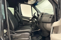musta Mercedes-Benz Sprinter 2017 kuva 13.