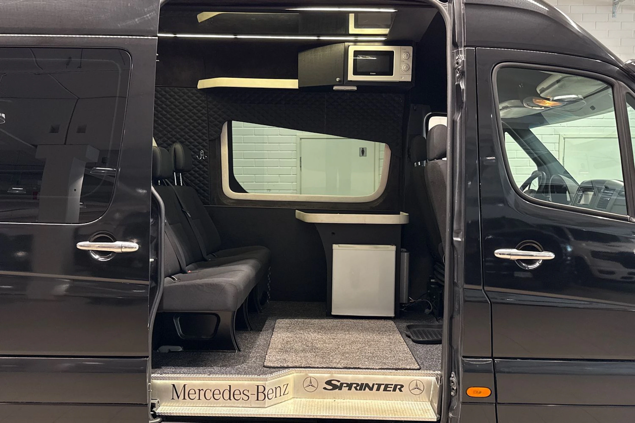 musta Mercedes-Benz Sprinter 2017 kuva 15.