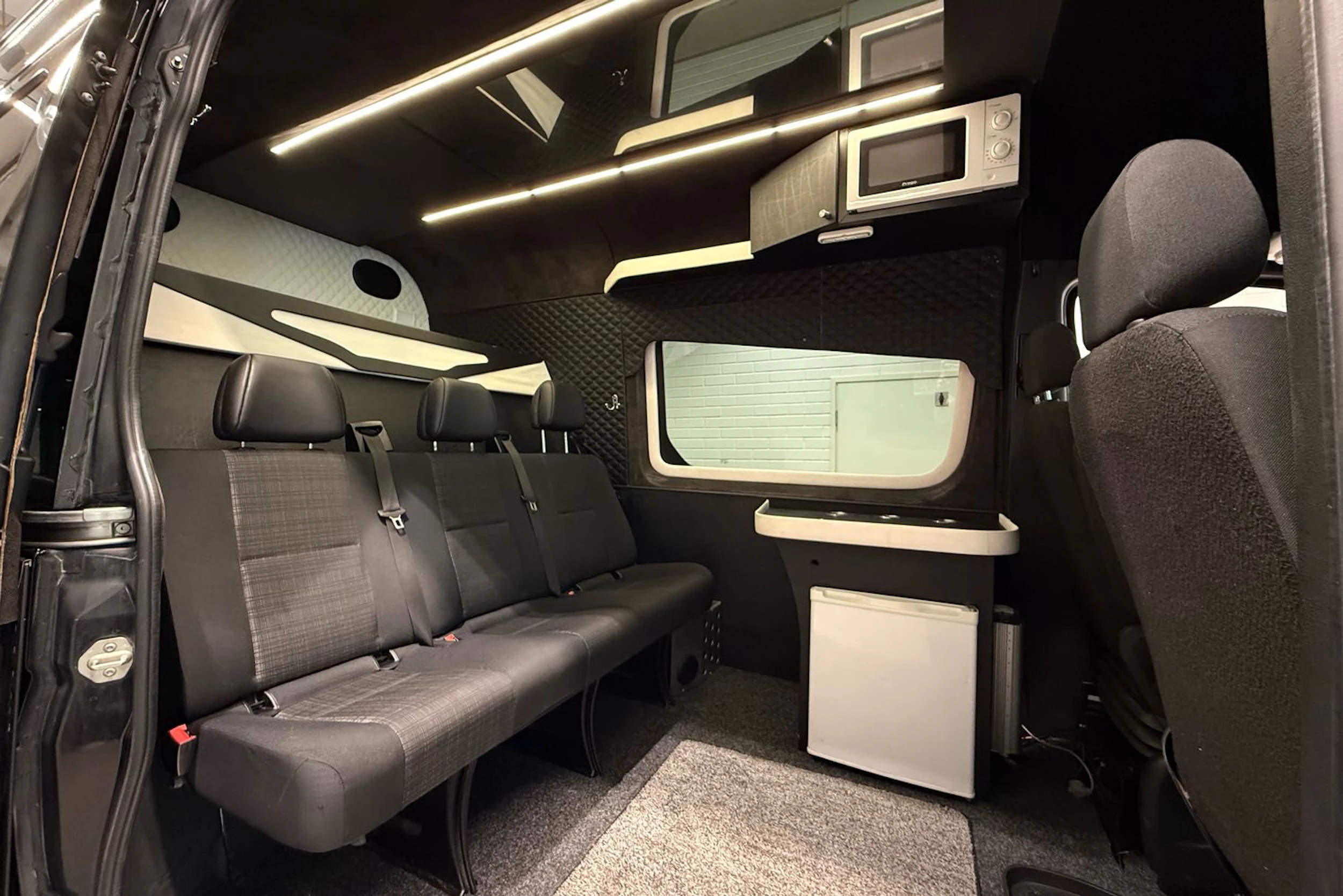 musta Mercedes-Benz Sprinter 2017 kuva 16.
