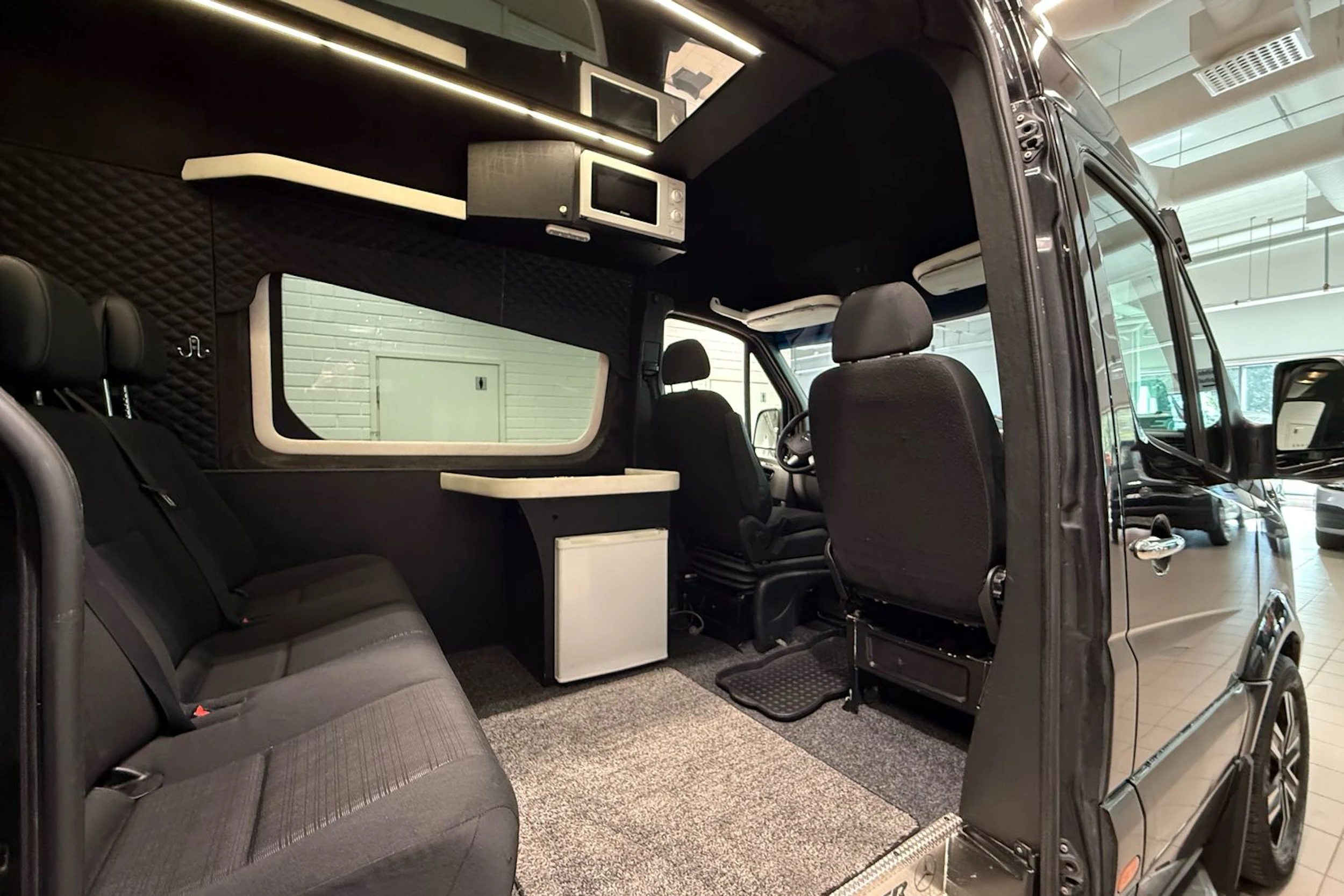 musta Mercedes-Benz Sprinter 2017 kuva 17.