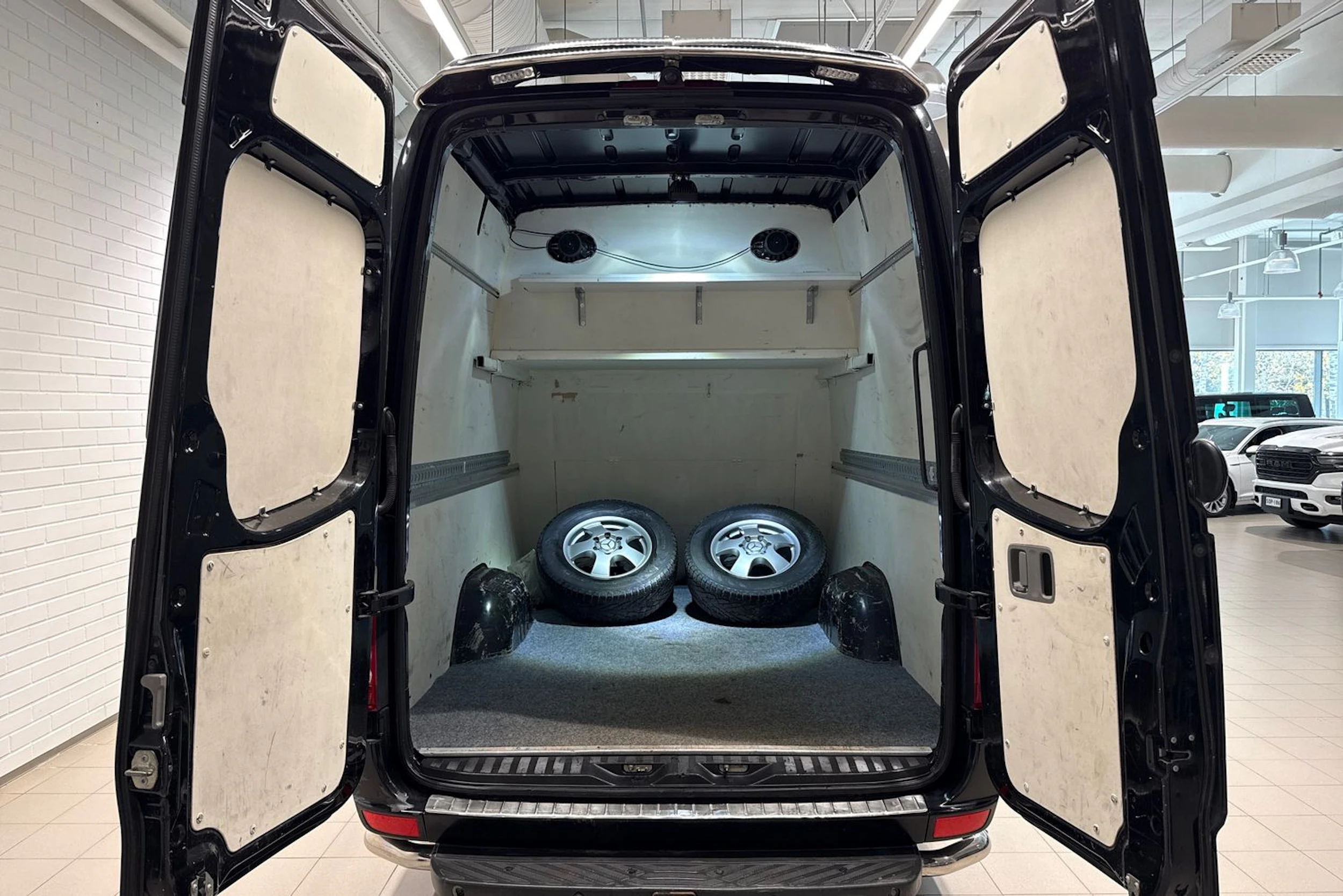 musta Mercedes-Benz Sprinter 2017 kuva 21.