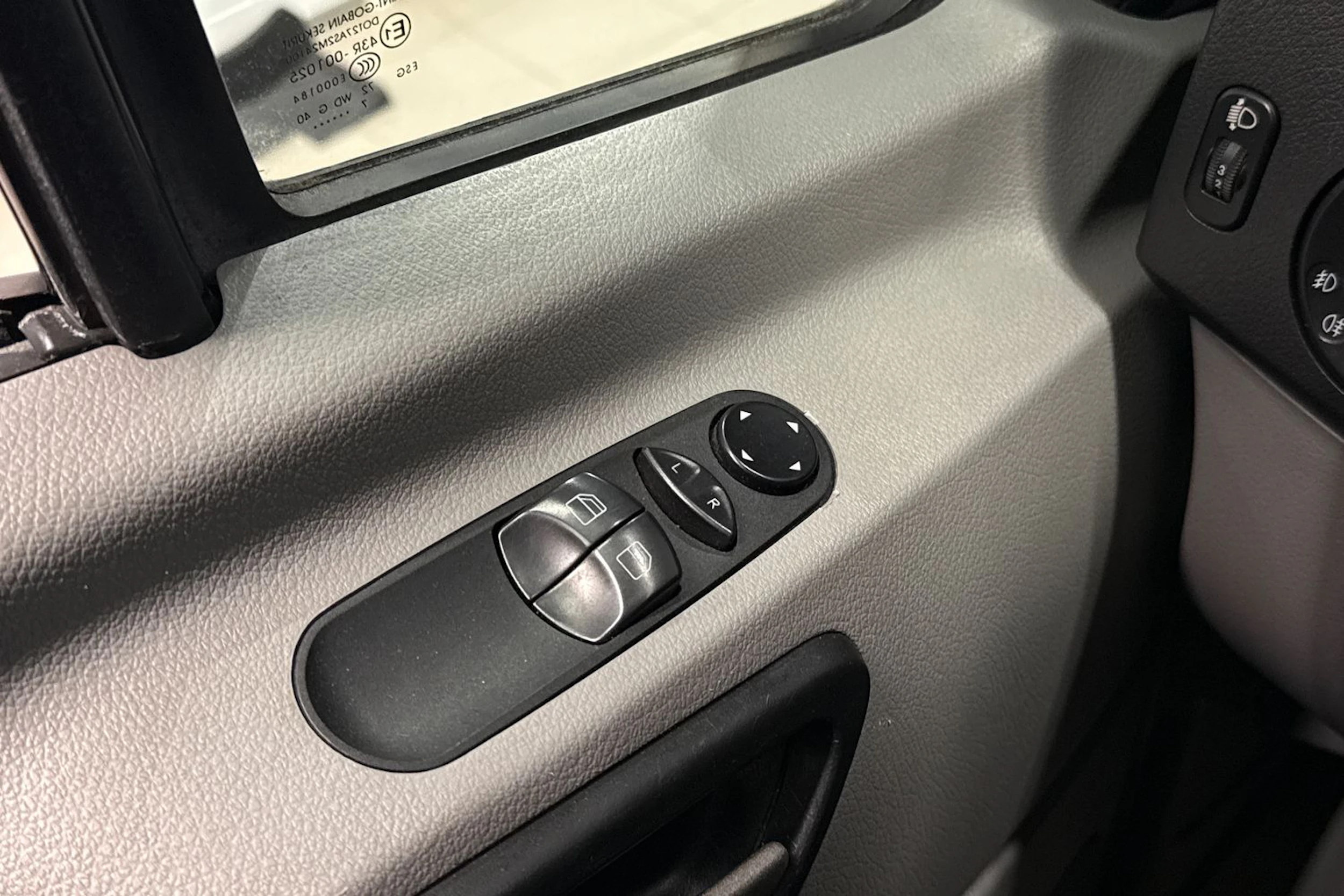 musta Mercedes-Benz Sprinter 2017 kuva 26.