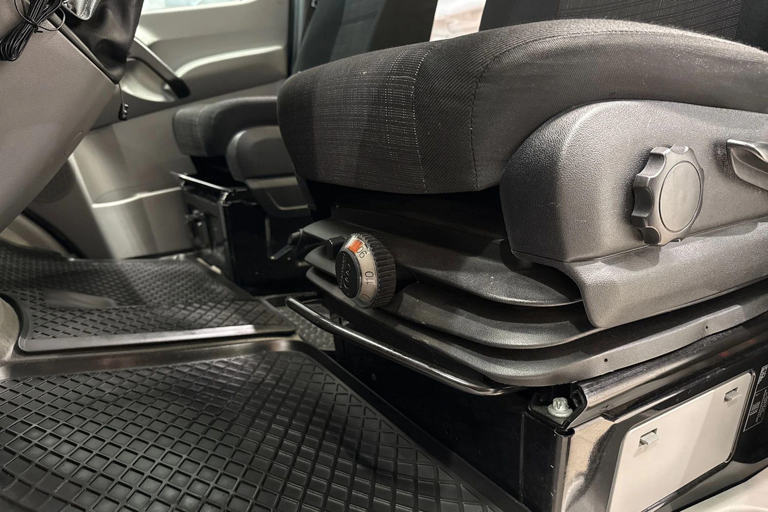 musta Mercedes-Benz Sprinter 2017 kuva 28.