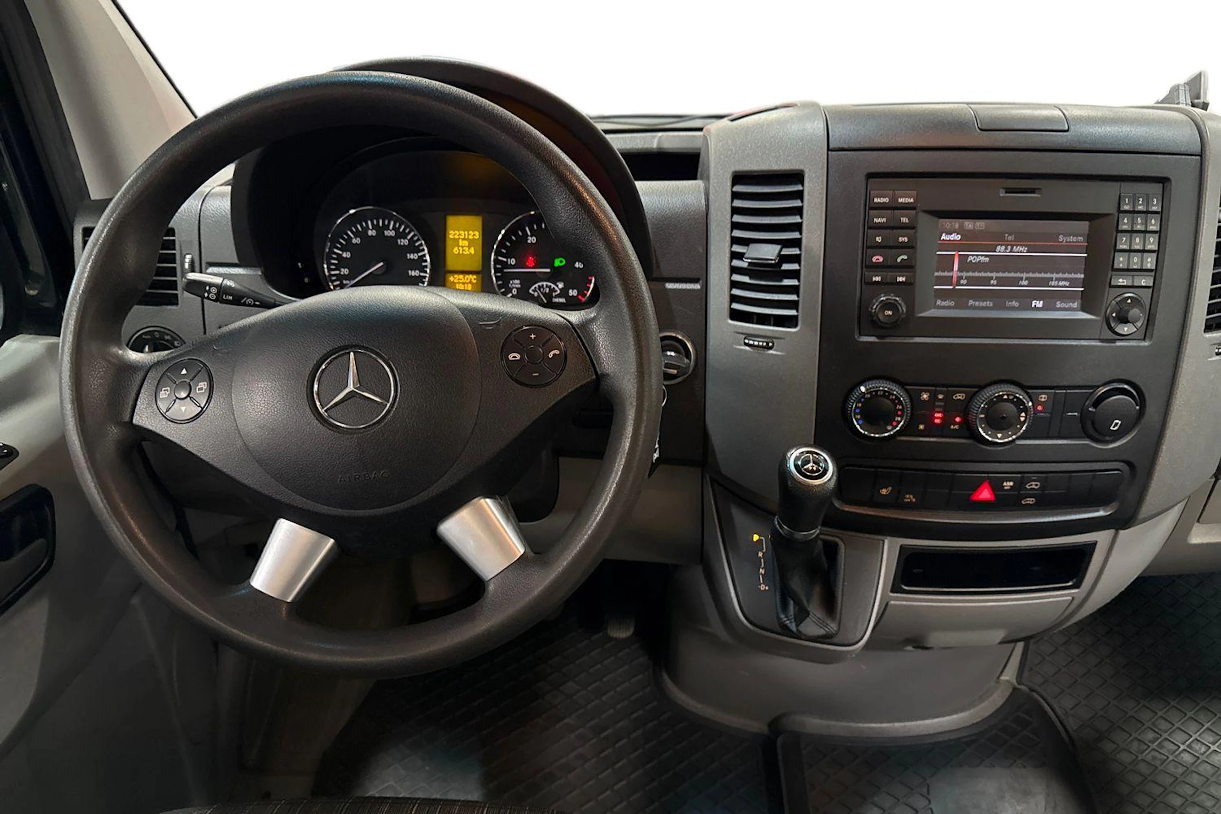 musta Mercedes-Benz Sprinter 2017 kuva 9.