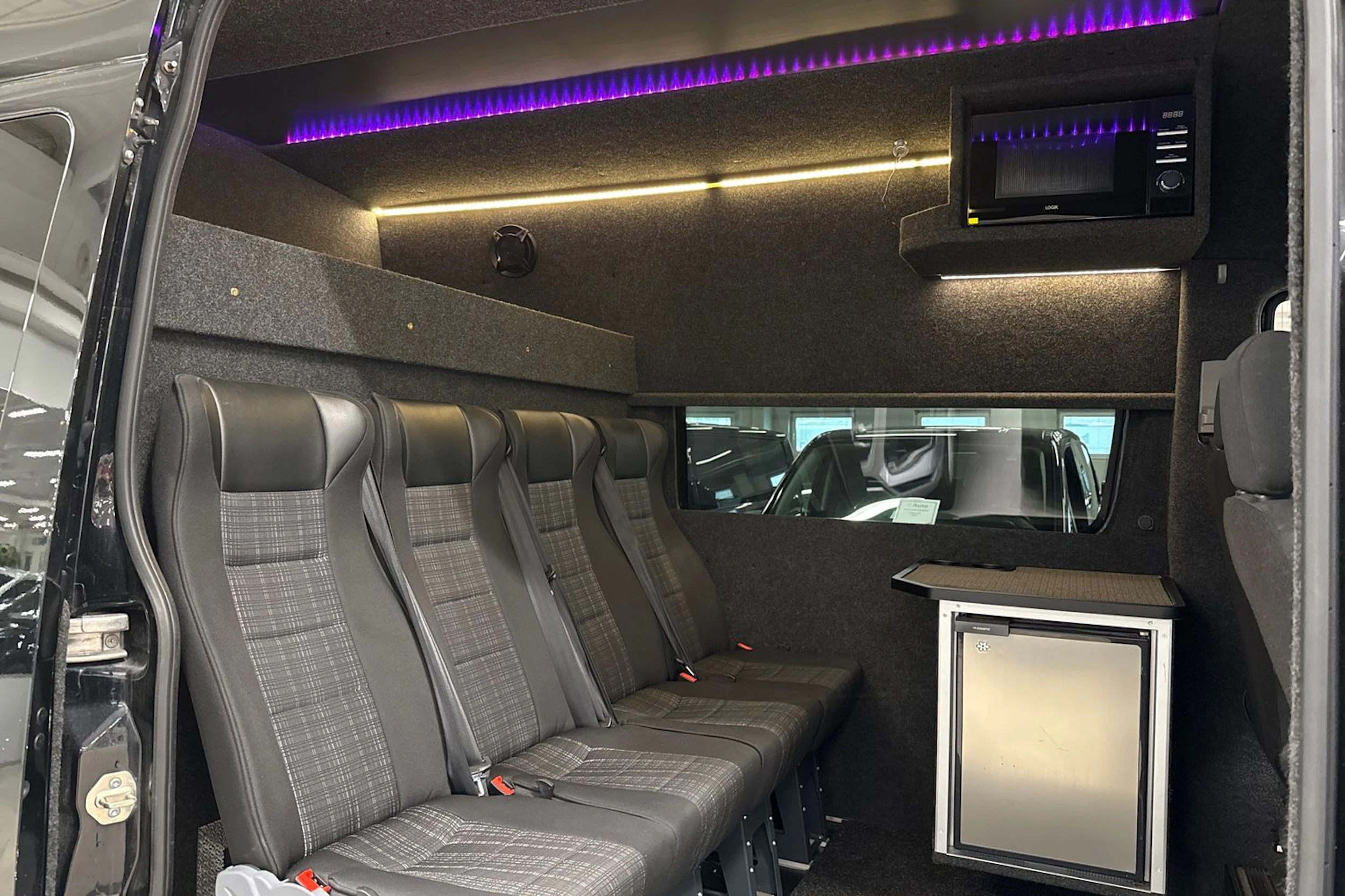 musta Mercedes-Benz Sprinter 2017 kuva 13.