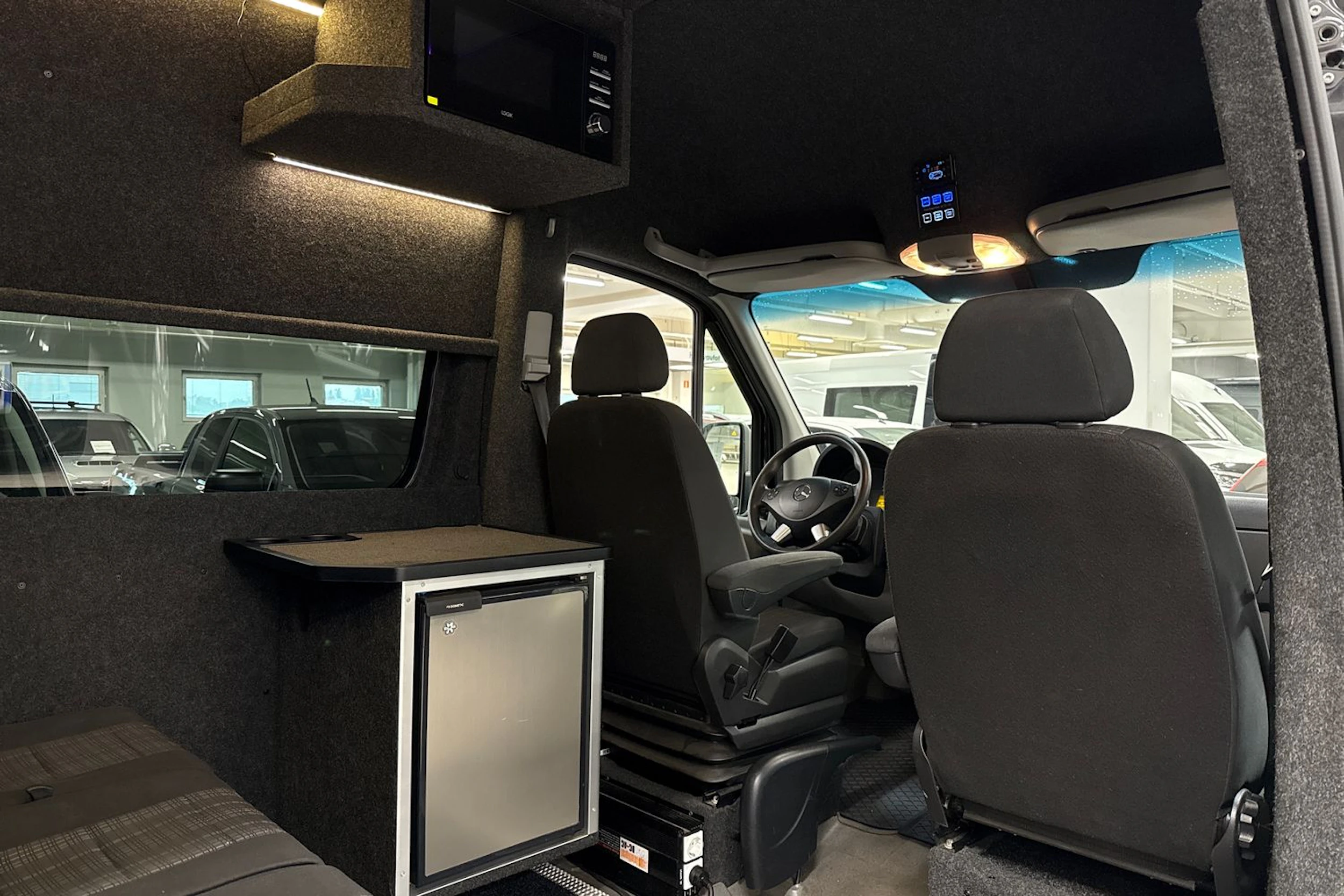 musta Mercedes-Benz Sprinter 2017 kuva 15.