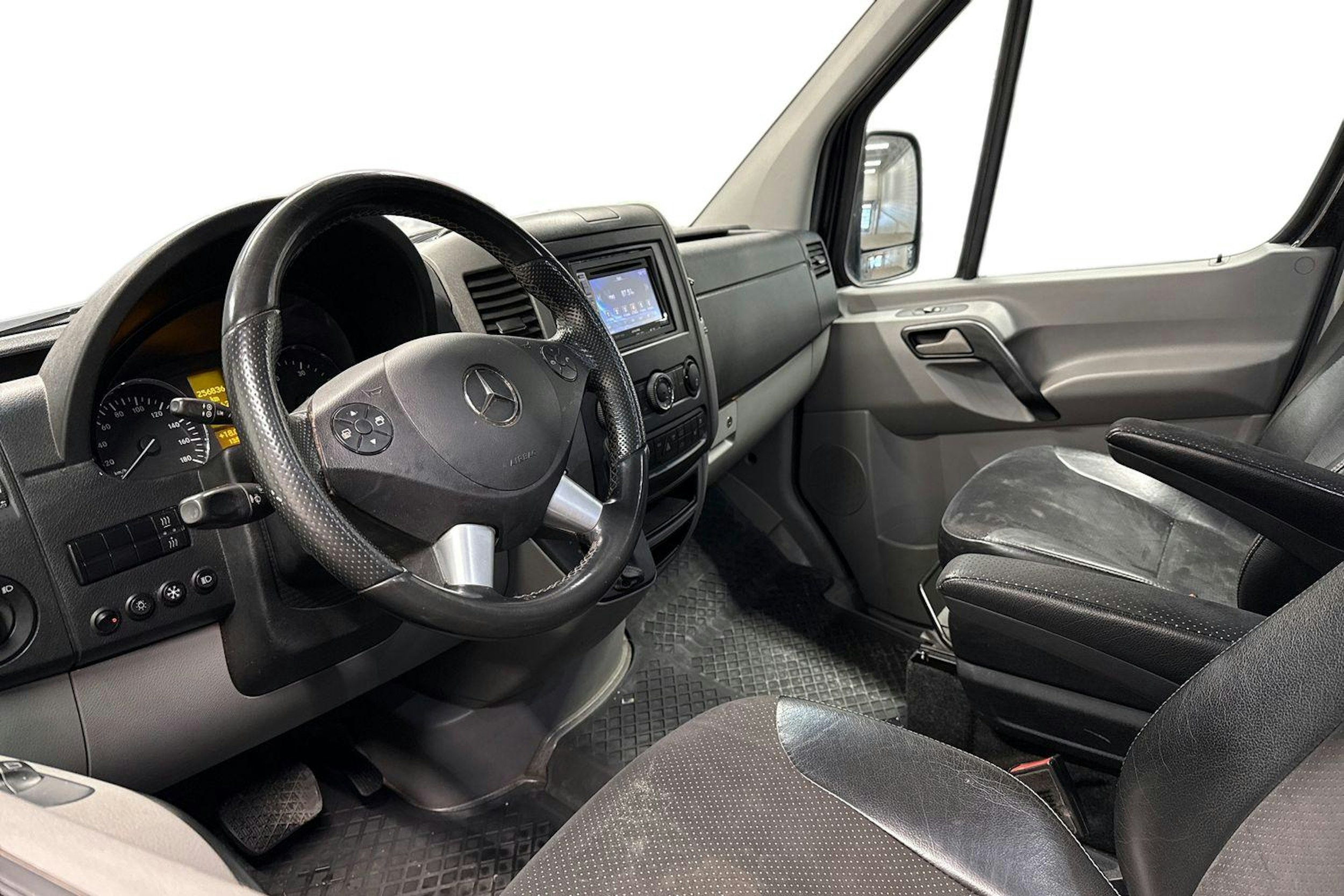 musta Mercedes-Benz Sprinter 2017 kuva 8.