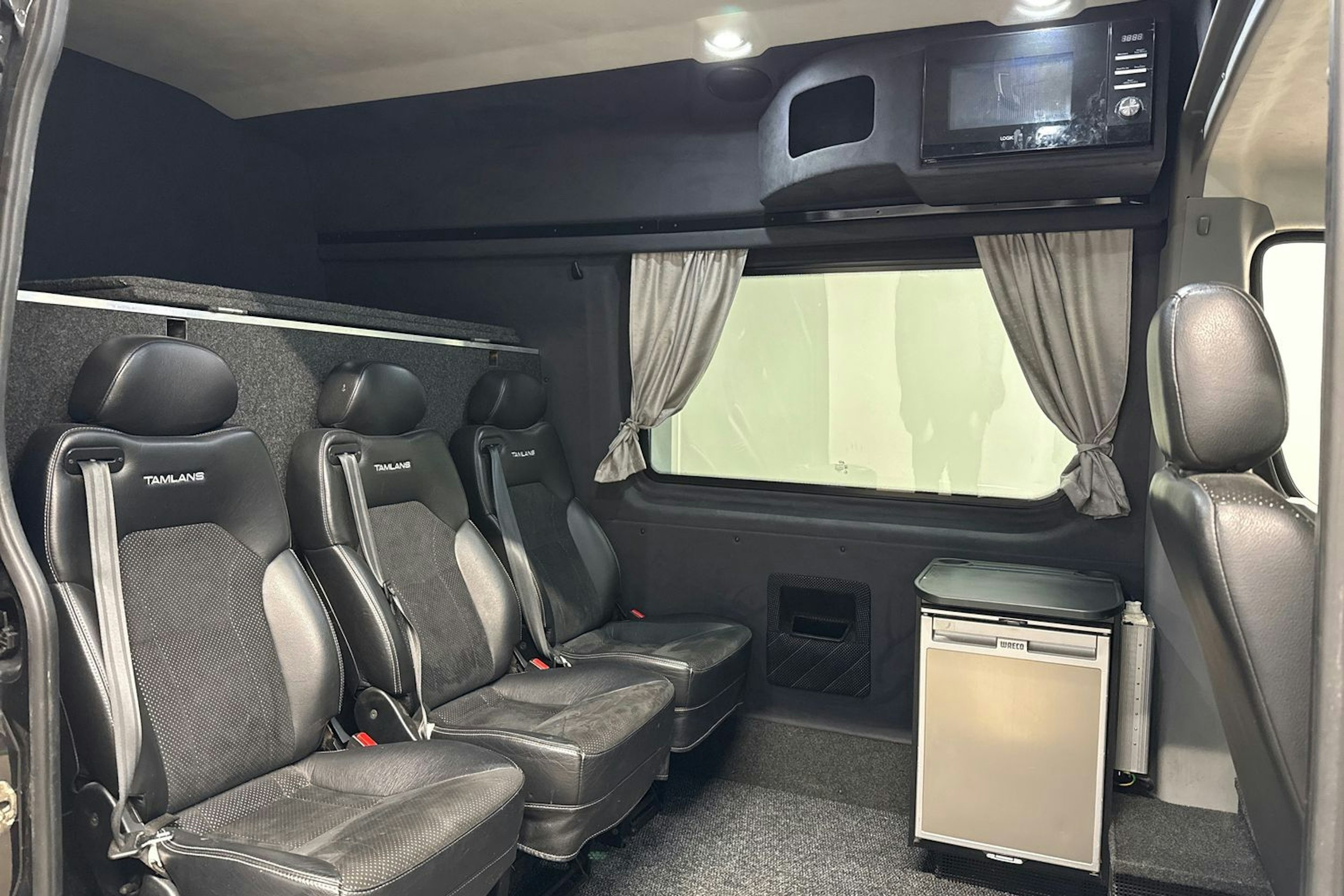 musta Mercedes-Benz Sprinter 2017 kuva 13.
