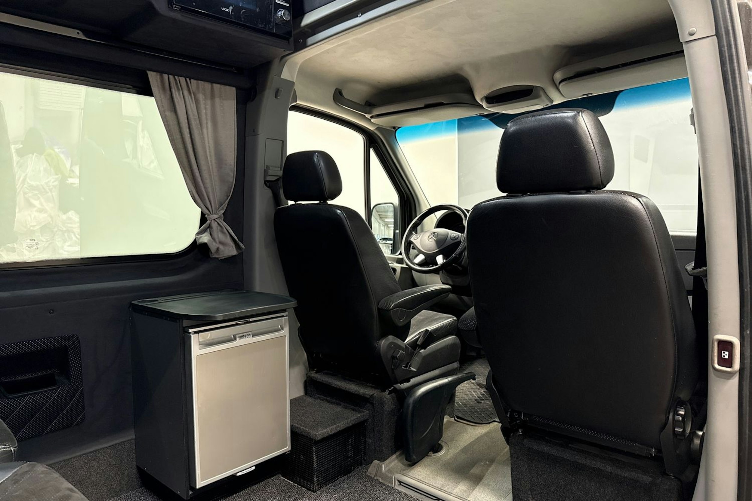 musta Mercedes-Benz Sprinter 2017 kuva 15.