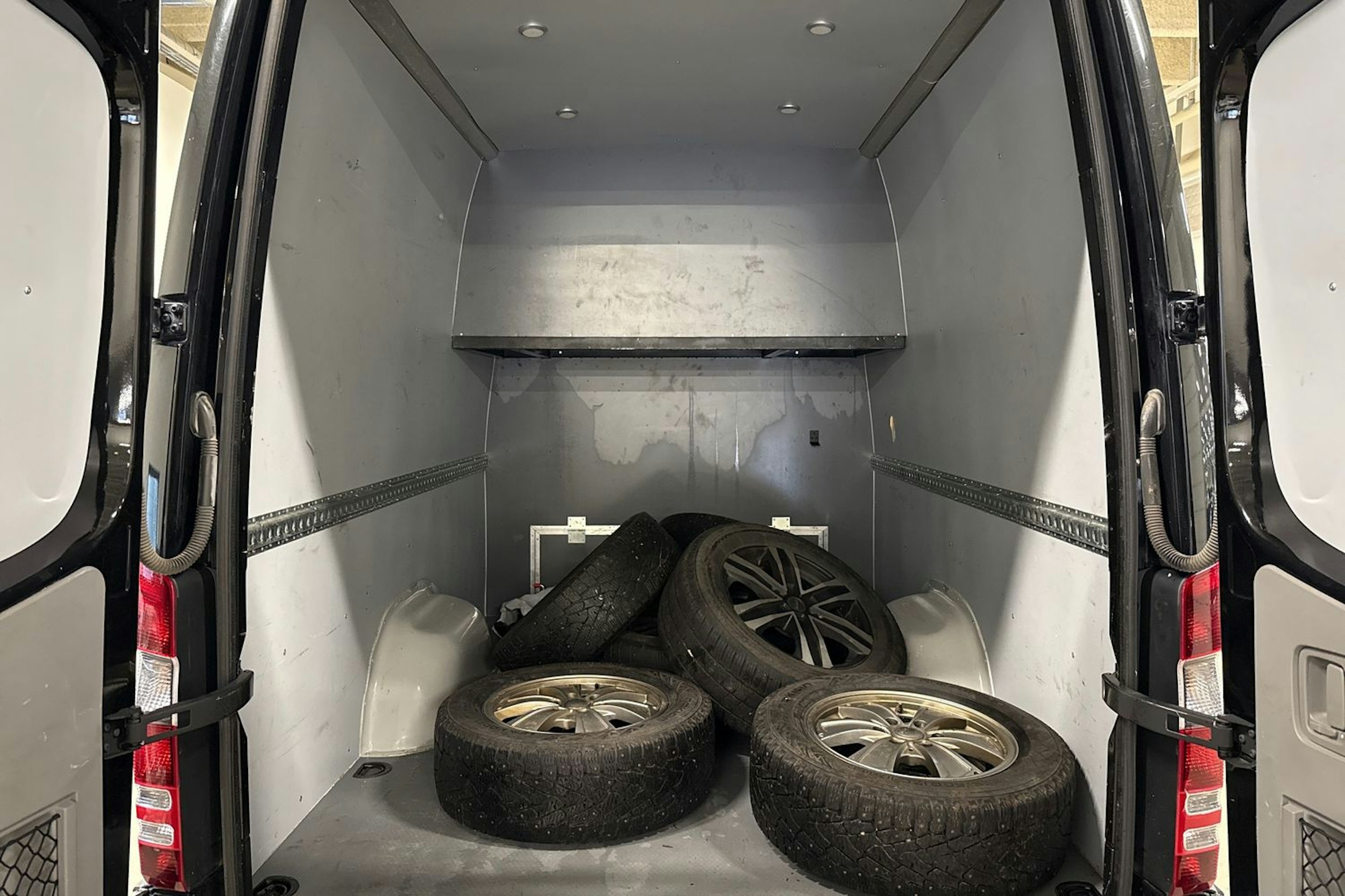 musta Mercedes-Benz Sprinter 2017 kuva 18.