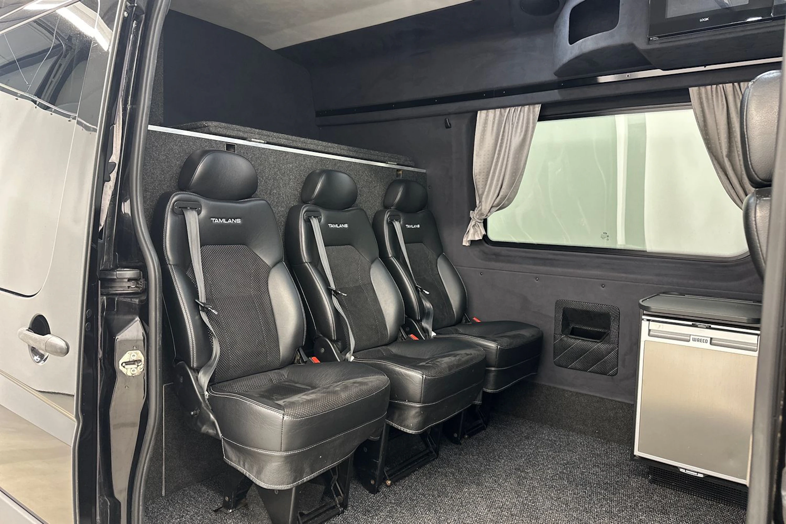 musta Mercedes-Benz Sprinter 2017 kuva 25.