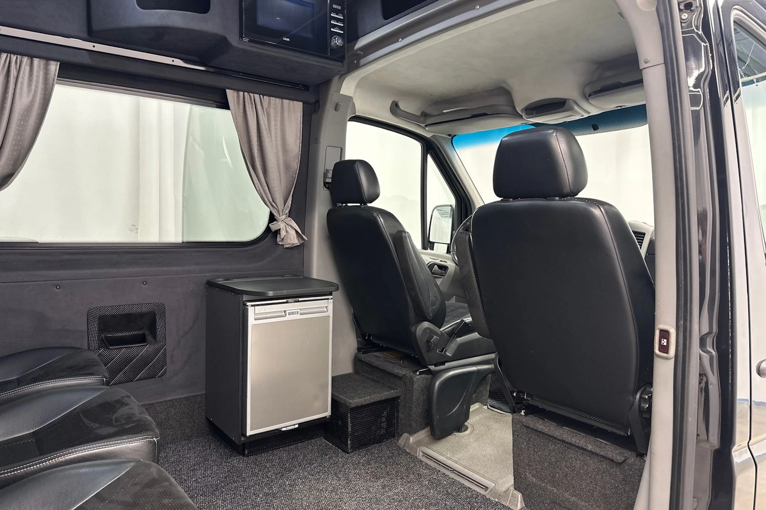 musta Mercedes-Benz Sprinter 2017 kuva 26.