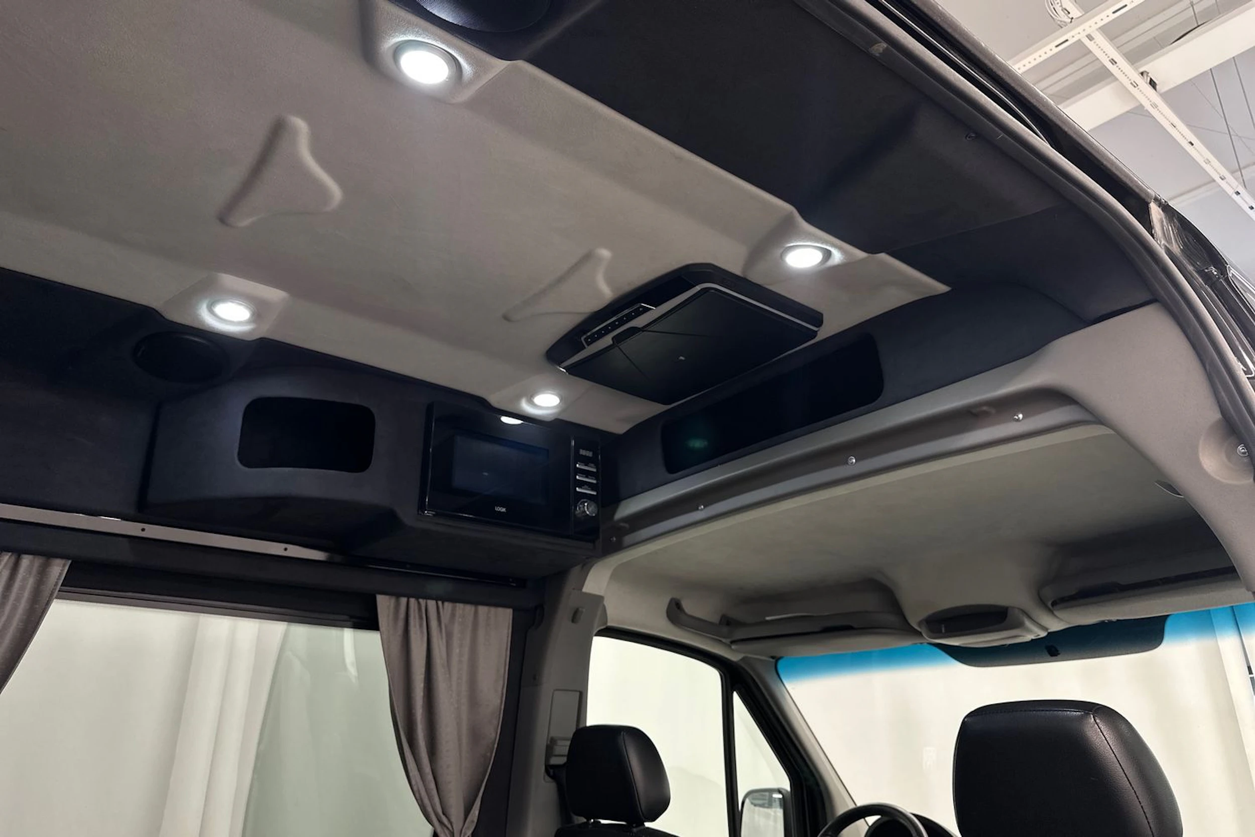 musta Mercedes-Benz Sprinter 2017 kuva 28.