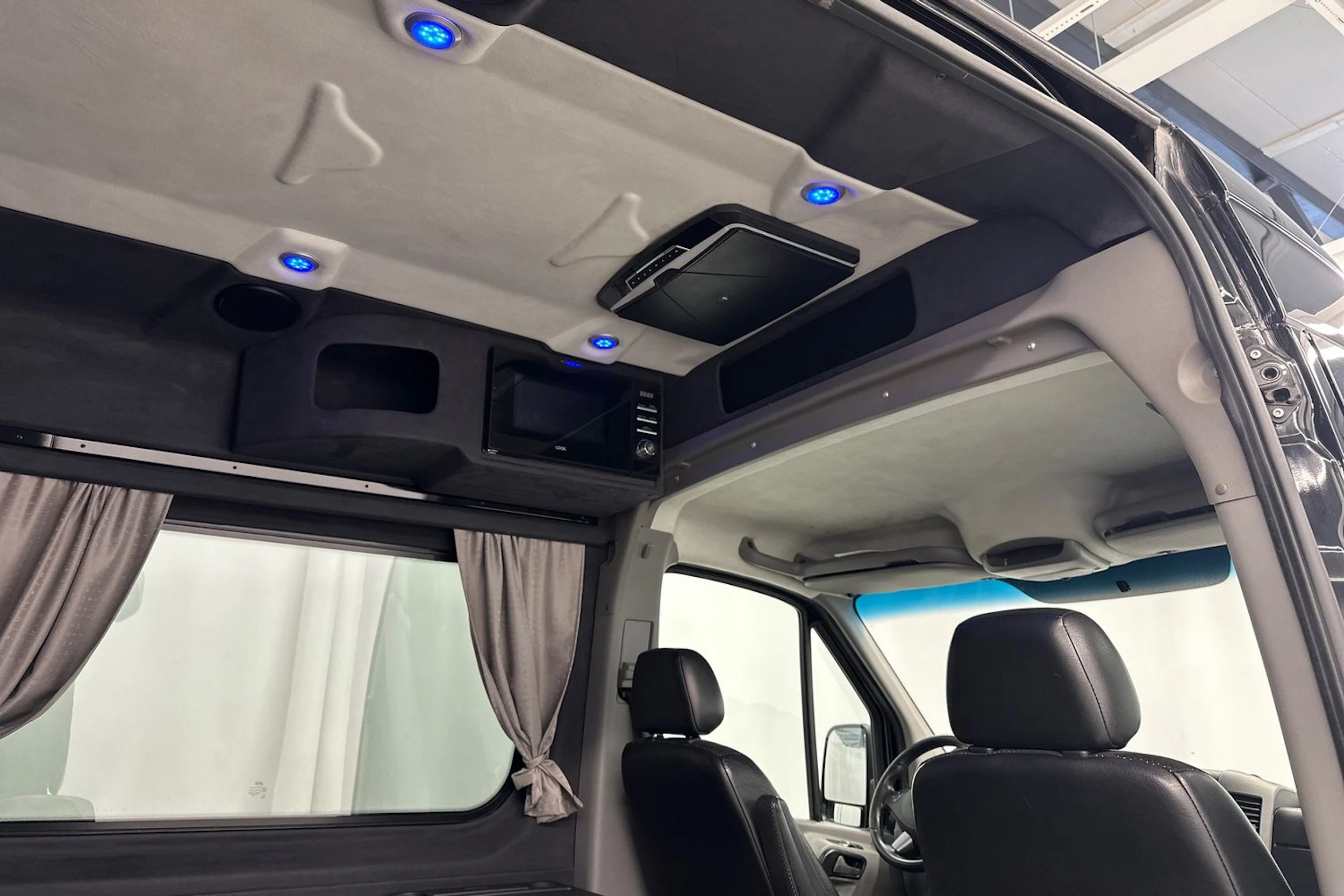 musta Mercedes-Benz Sprinter 2017 kuva 29.