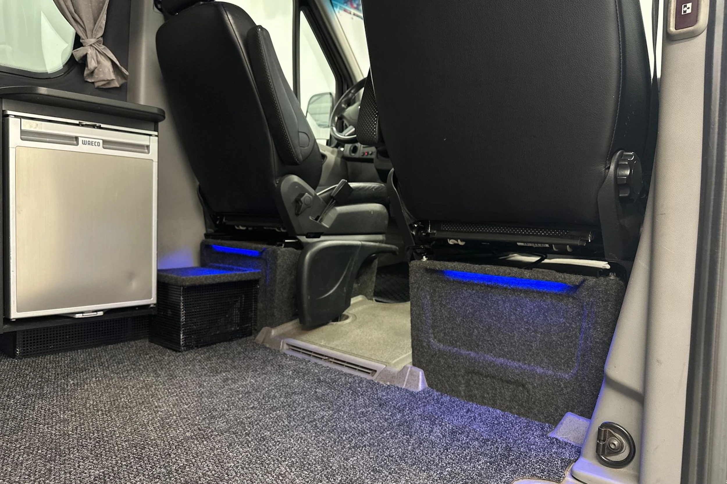 musta Mercedes-Benz Sprinter 2017 kuva 30.