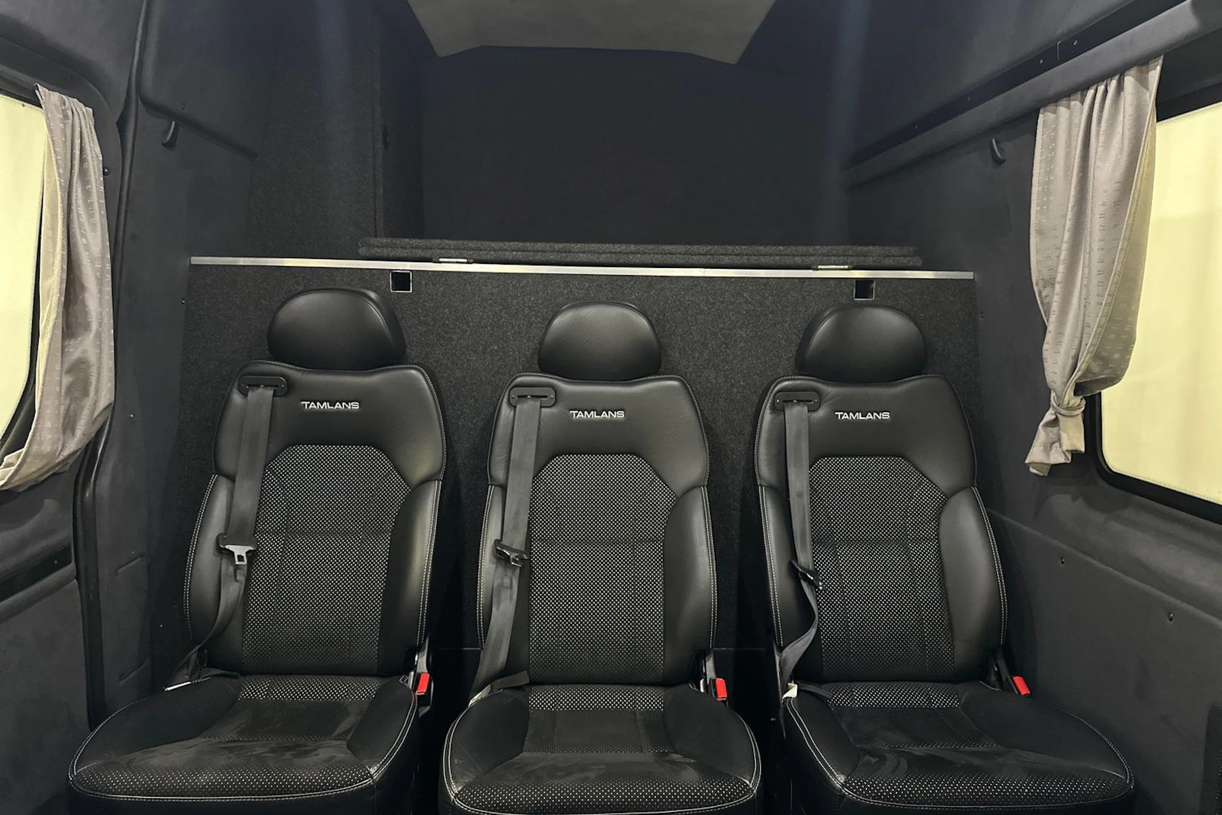musta Mercedes-Benz Sprinter 2017 kuva 31.