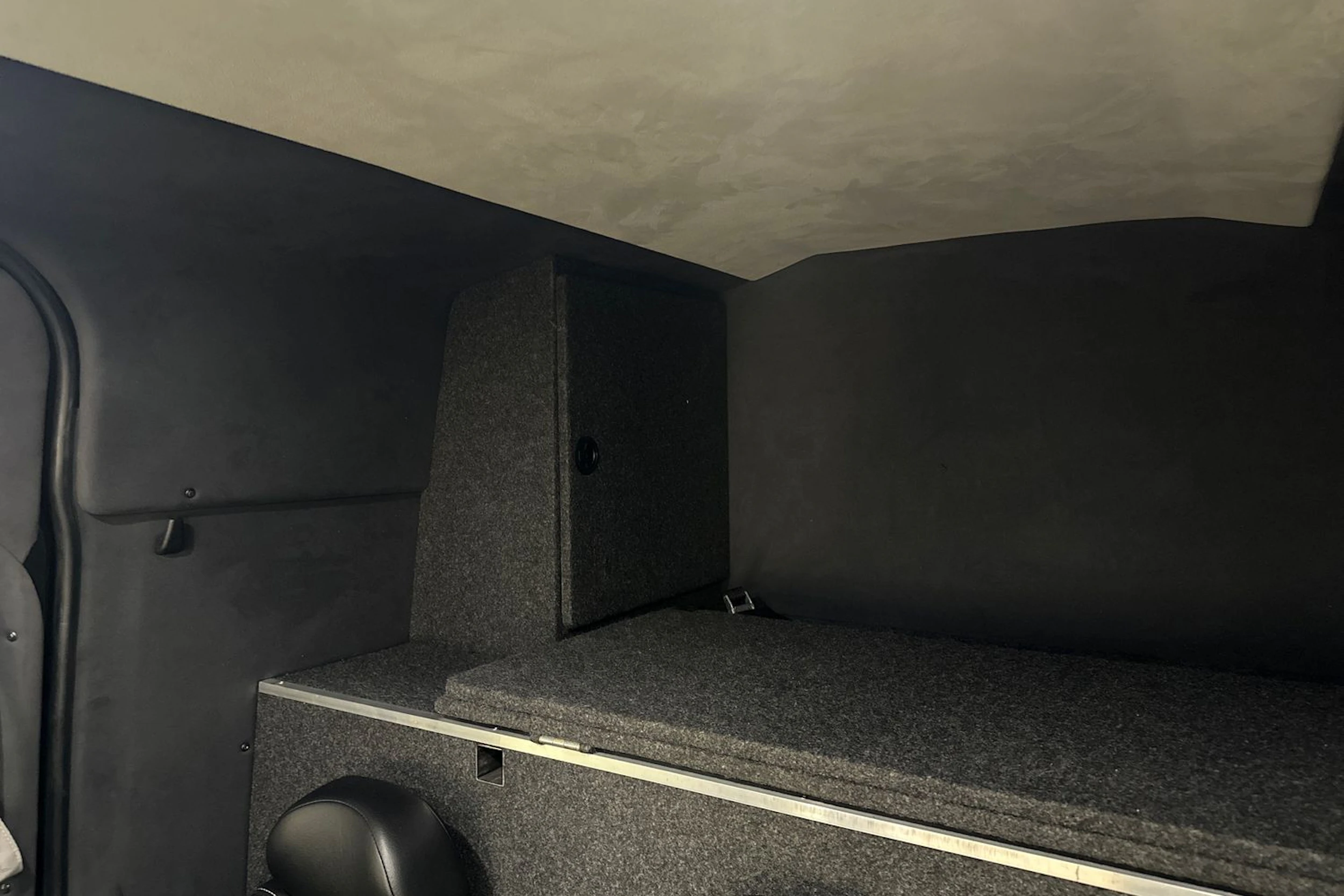 musta Mercedes-Benz Sprinter 2017 kuva 32.