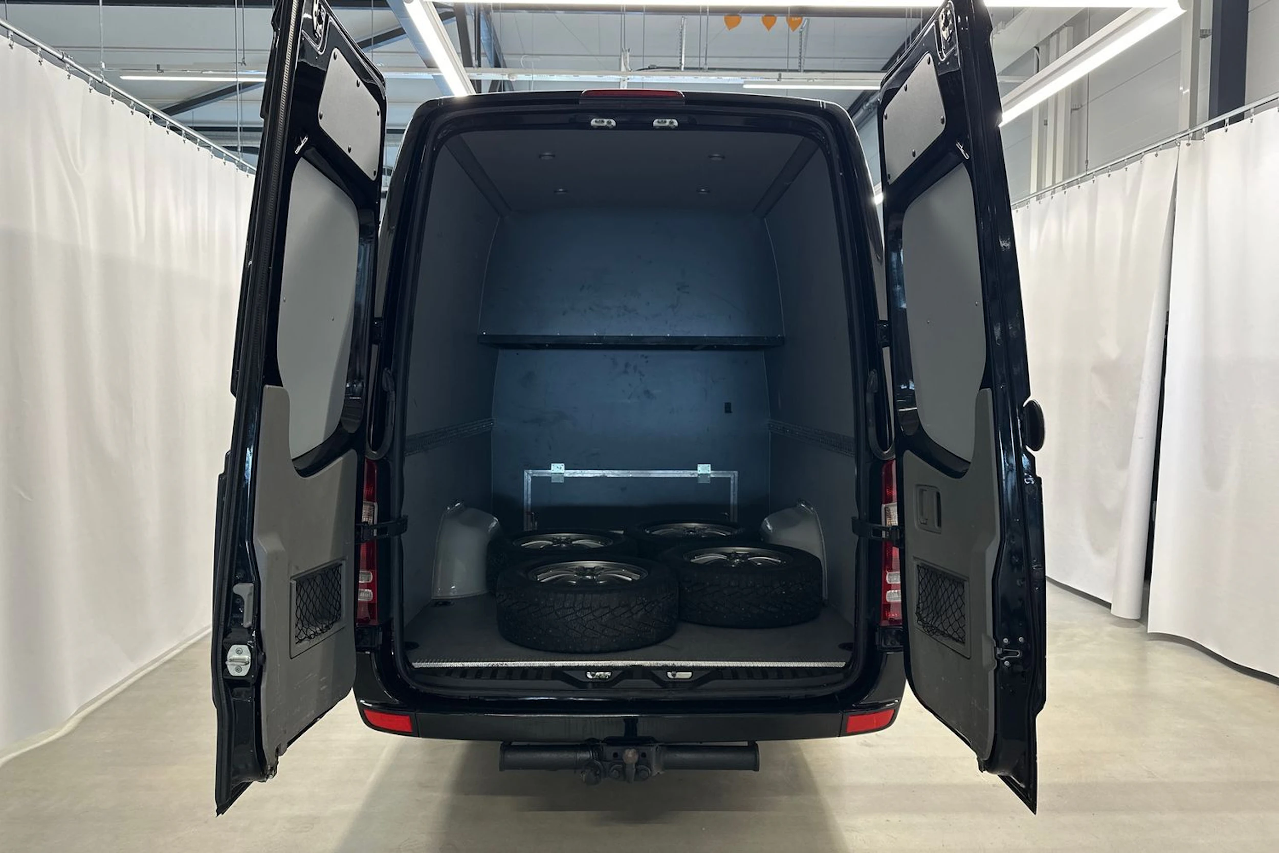 musta Mercedes-Benz Sprinter 2017 kuva 35.