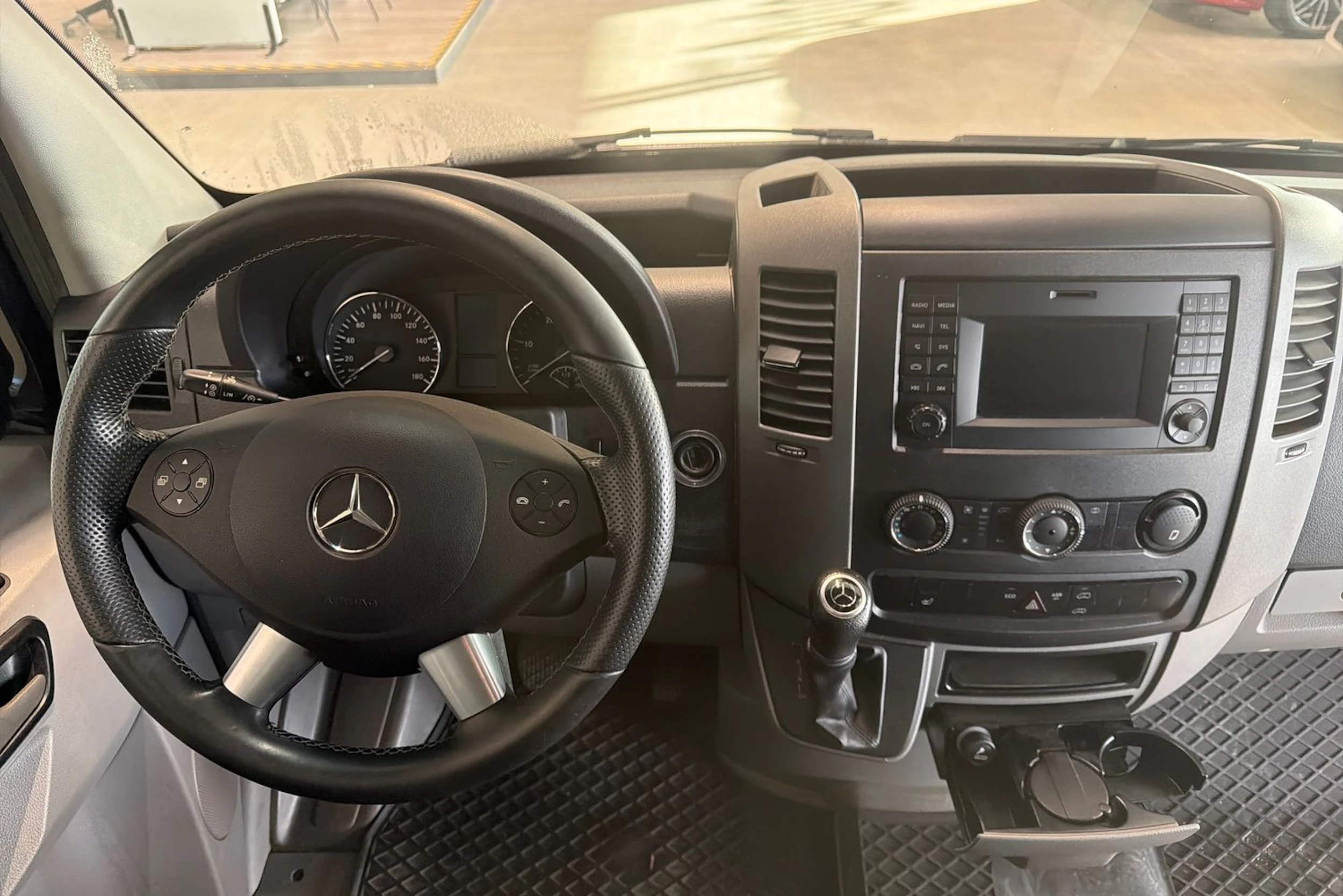 musta Mercedes-Benz Sprinter 2017 kuva 4.