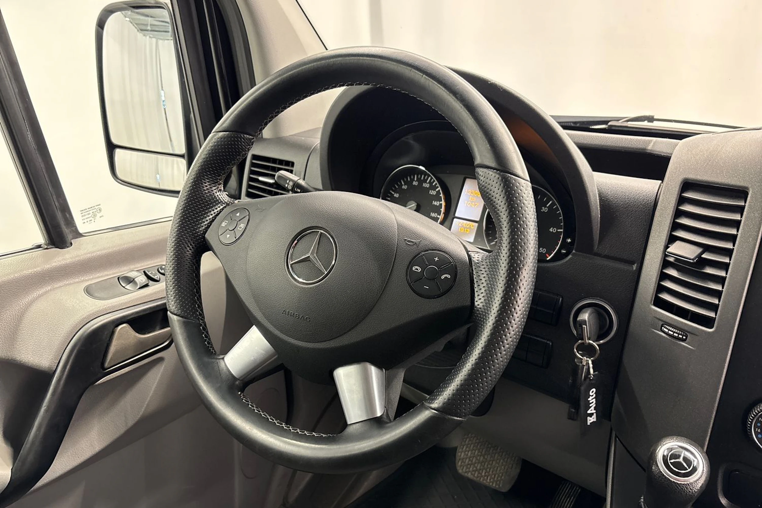 musta Mercedes-Benz Sprinter 2017 kuva 10.