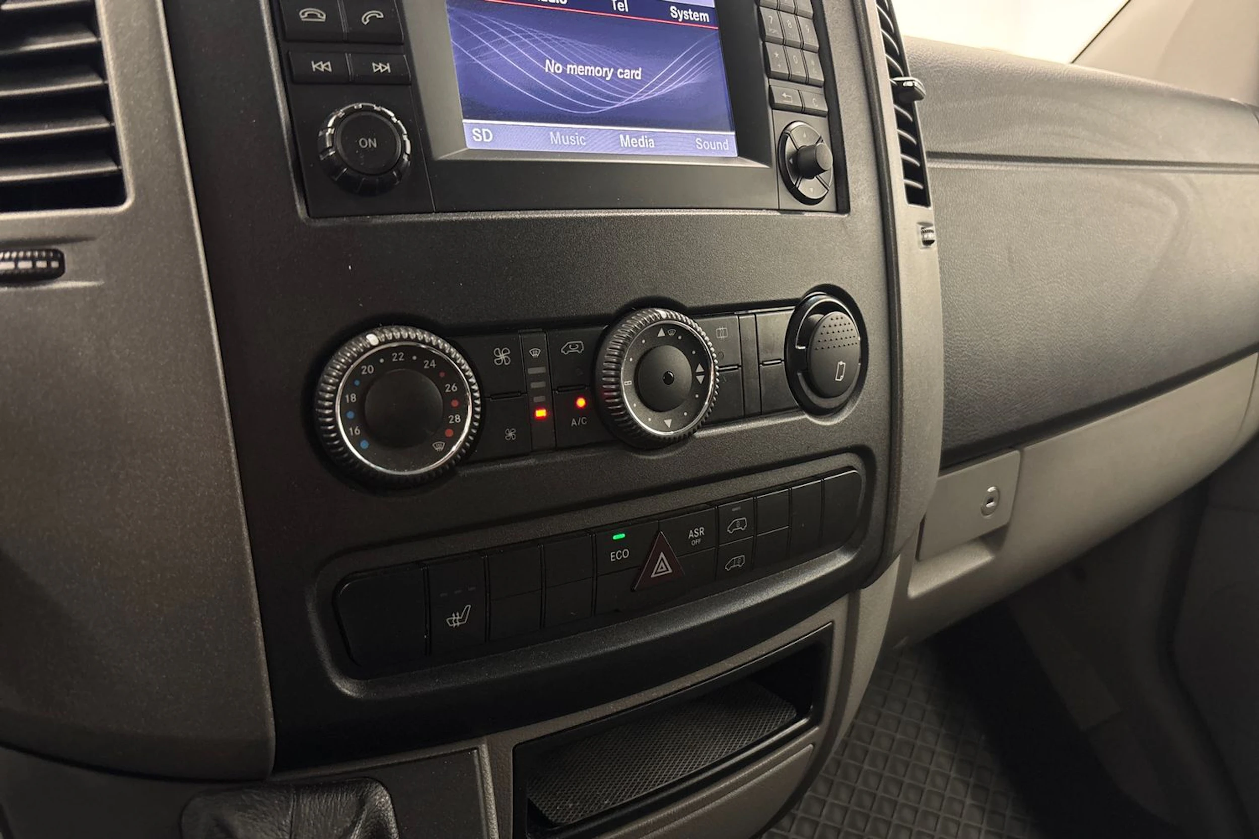 musta Mercedes-Benz Sprinter 2017 kuva 21.