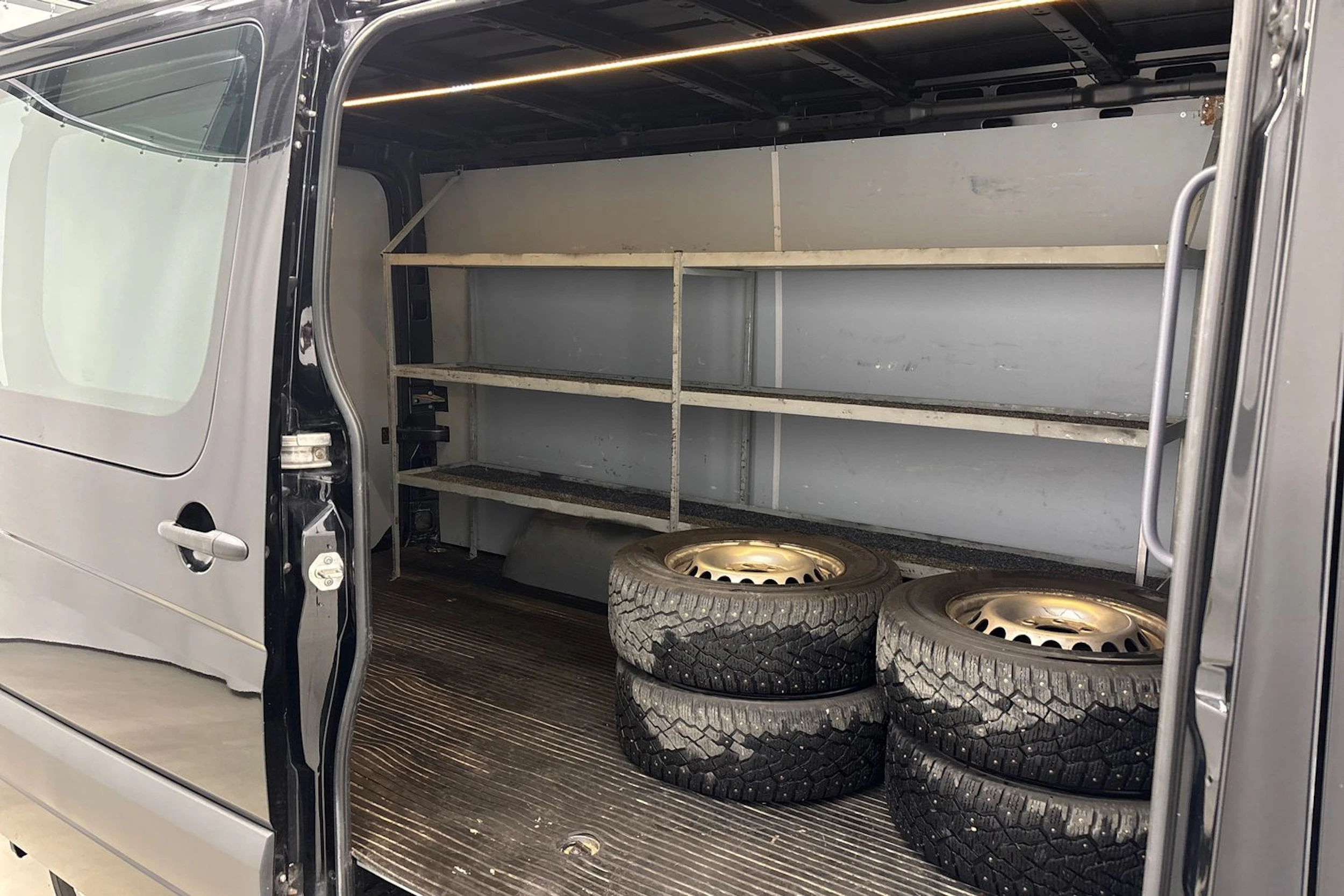 musta Mercedes-Benz Sprinter 2017 kuva 25.