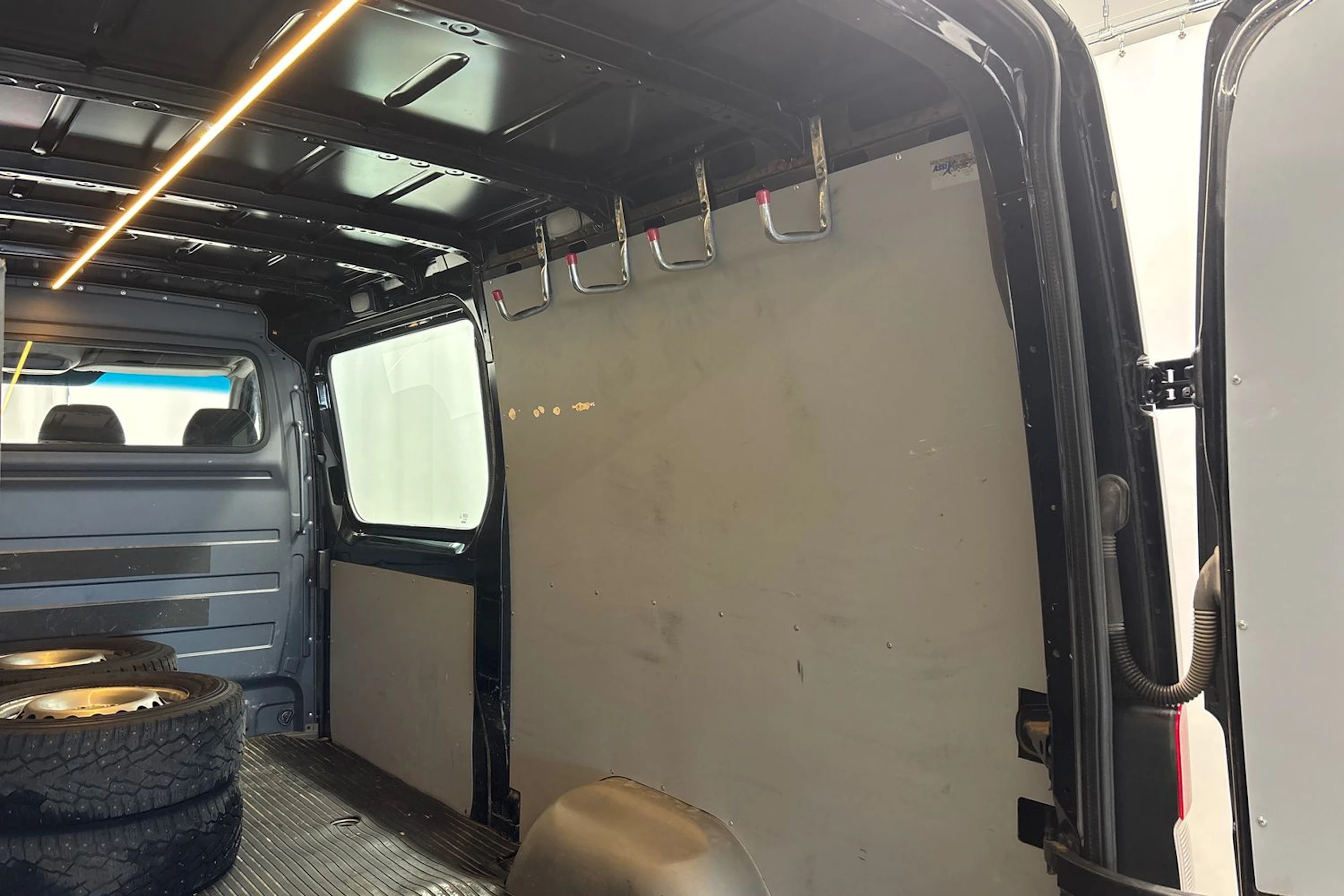 musta Mercedes-Benz Sprinter 2017 kuva 29.